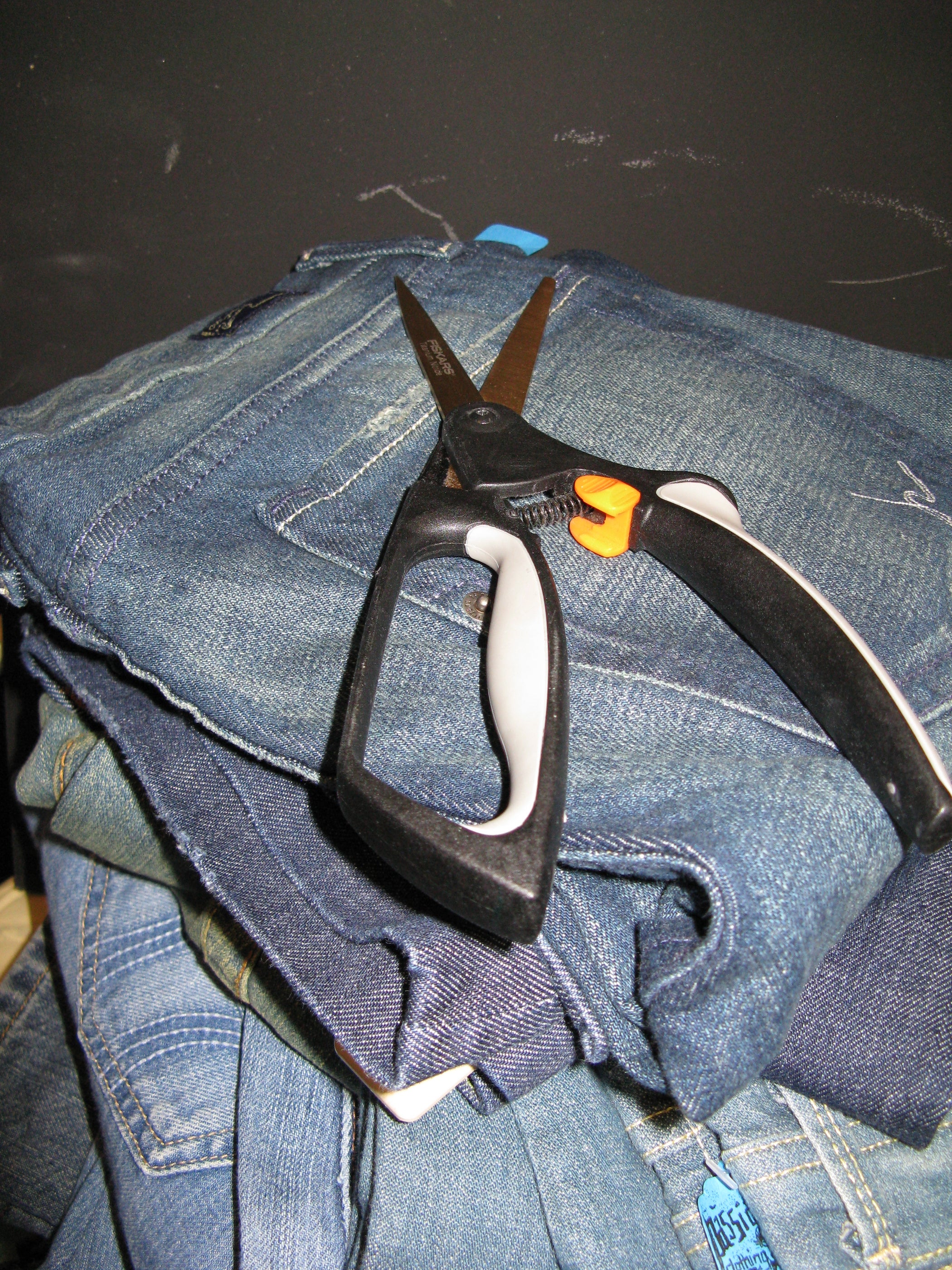 Recycle Denim/Jeans Into Reusable Parts With No Waste. 8 Steps