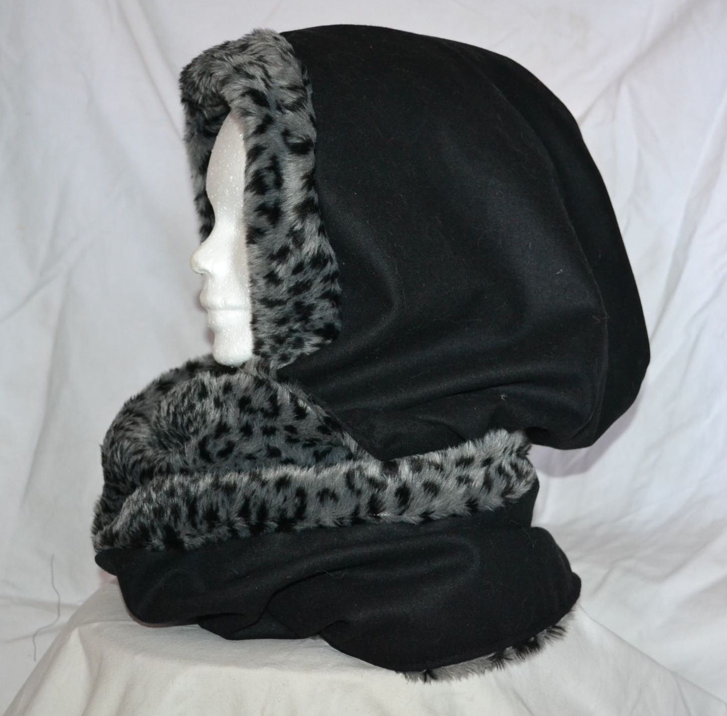 ✮ REVERSIBLE RING SCARFED HOODIE ✮