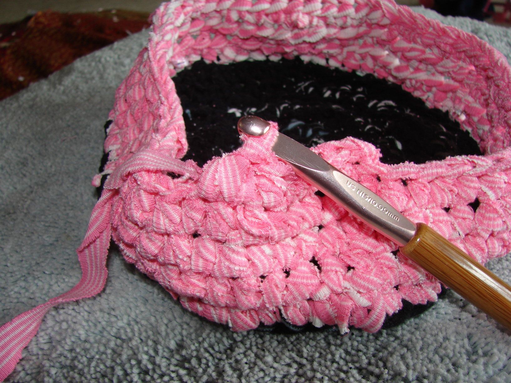 How to Crochet a Basket With Tshirt Yarn 17 Steps Instructables