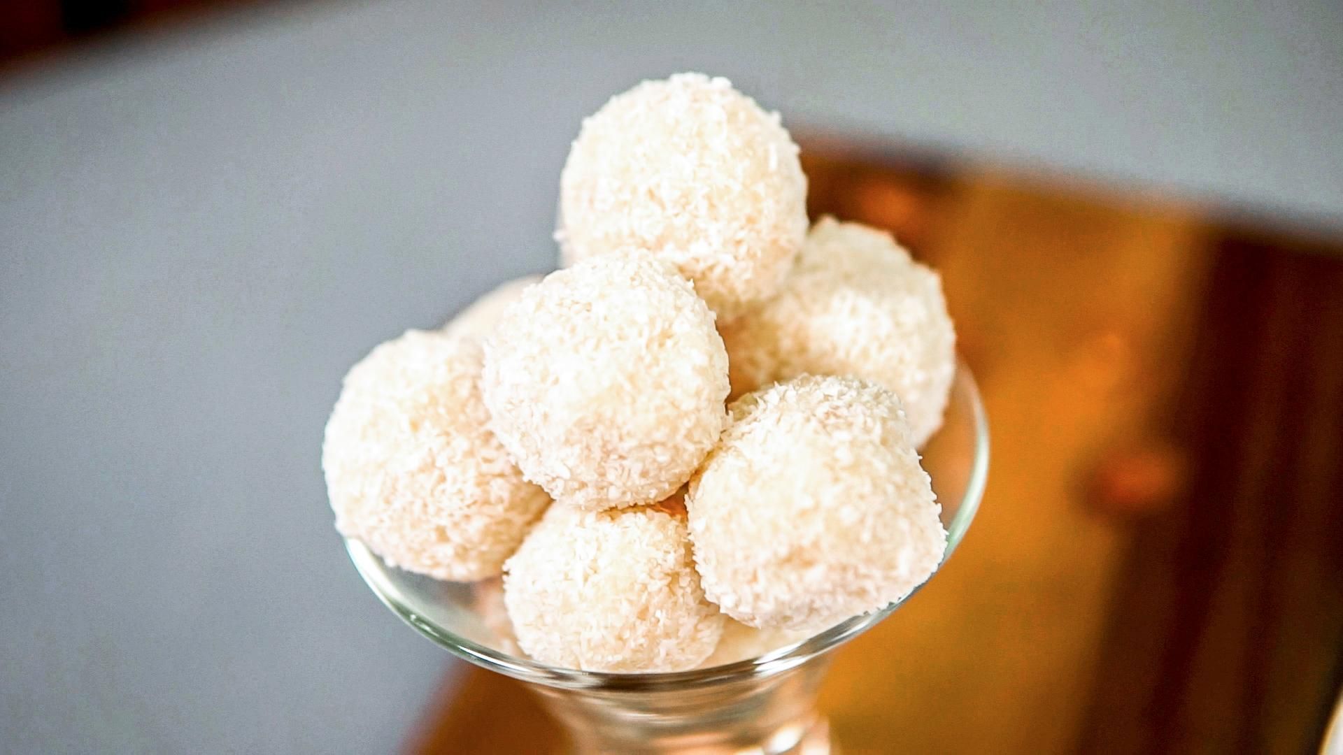 Homemade Raffaello Coconut and Almond Balls 6 Steps (with Pictures
