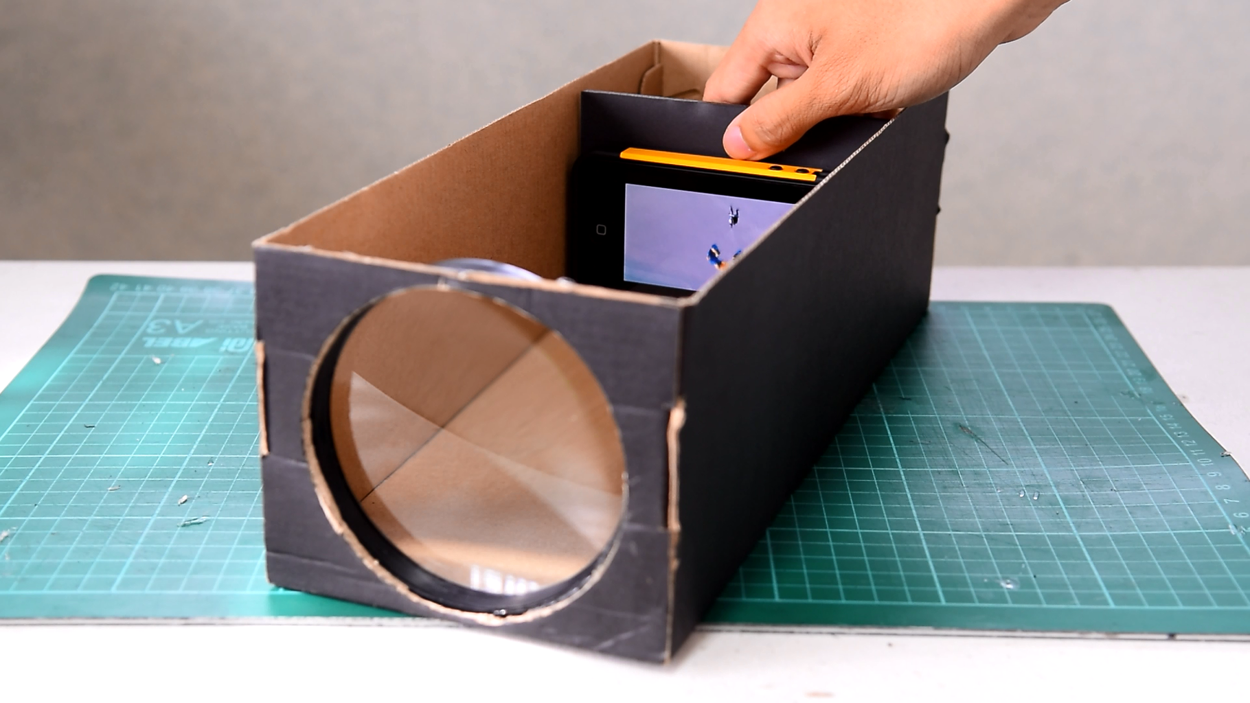 Build a Smartphone Projector With a Shoebox : 17 Steps (with Pictures