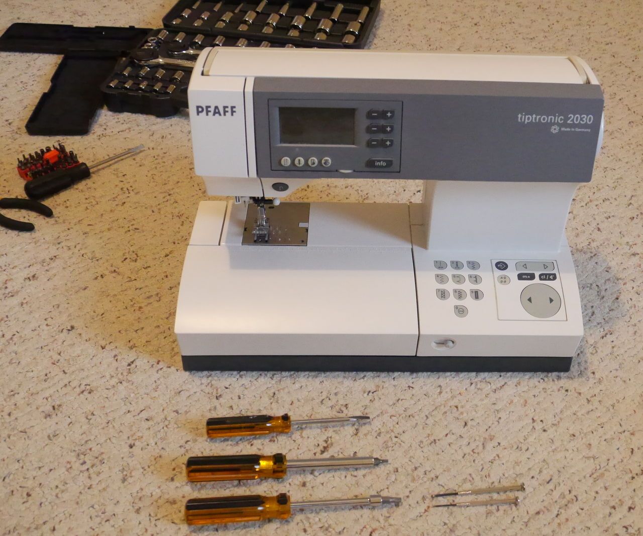 Step-by-step guide for adjust timing on pfaff 2030 sewing machine DIY Project DIY project