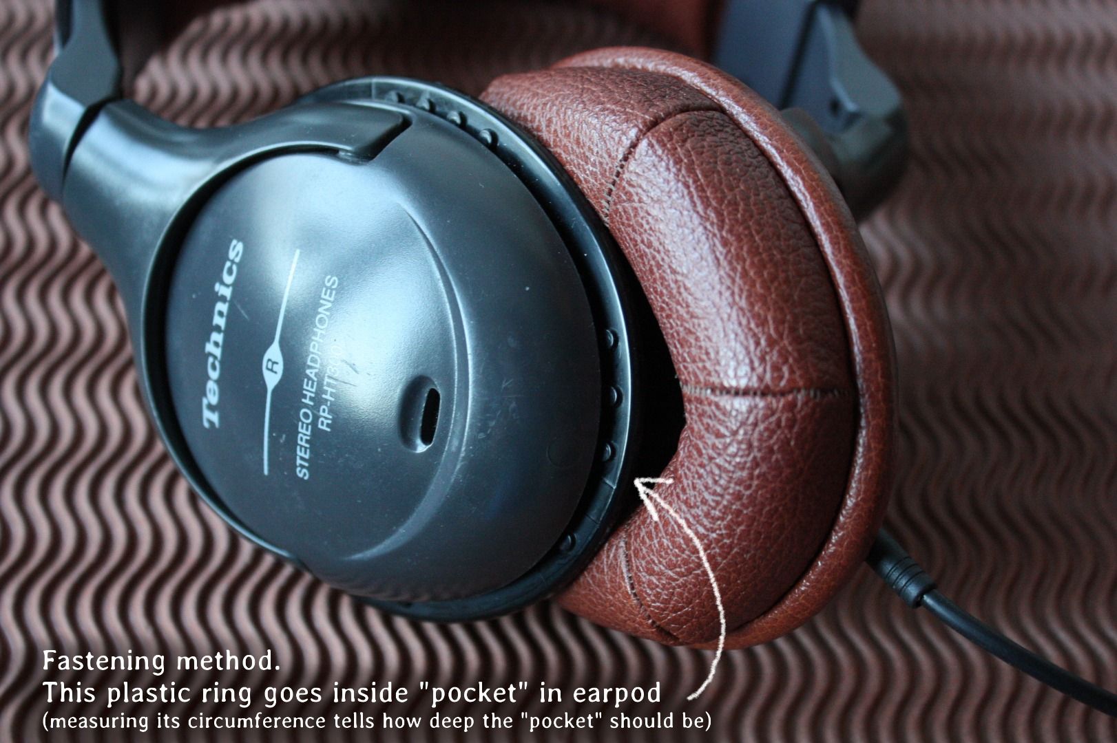 Vintage Headphones Leather Cushions 4 Steps (with Pictures