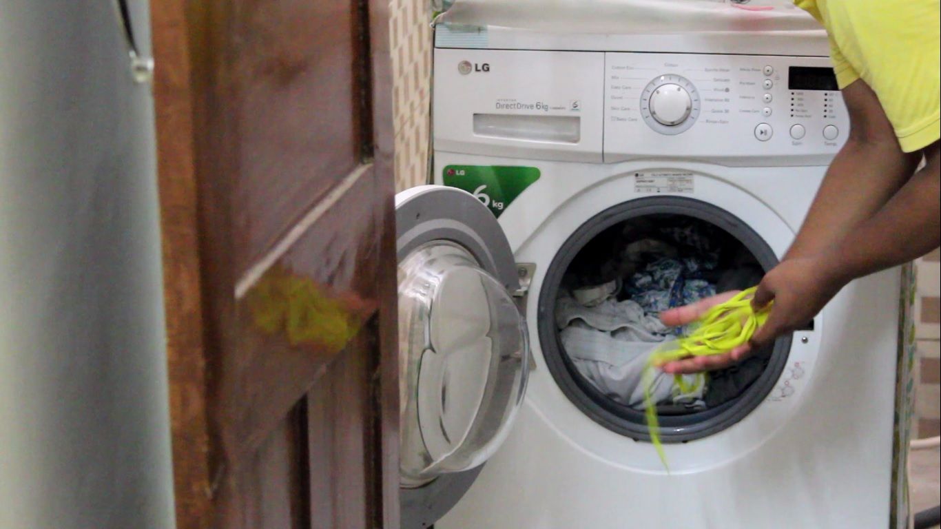 washing football boots in washing machine