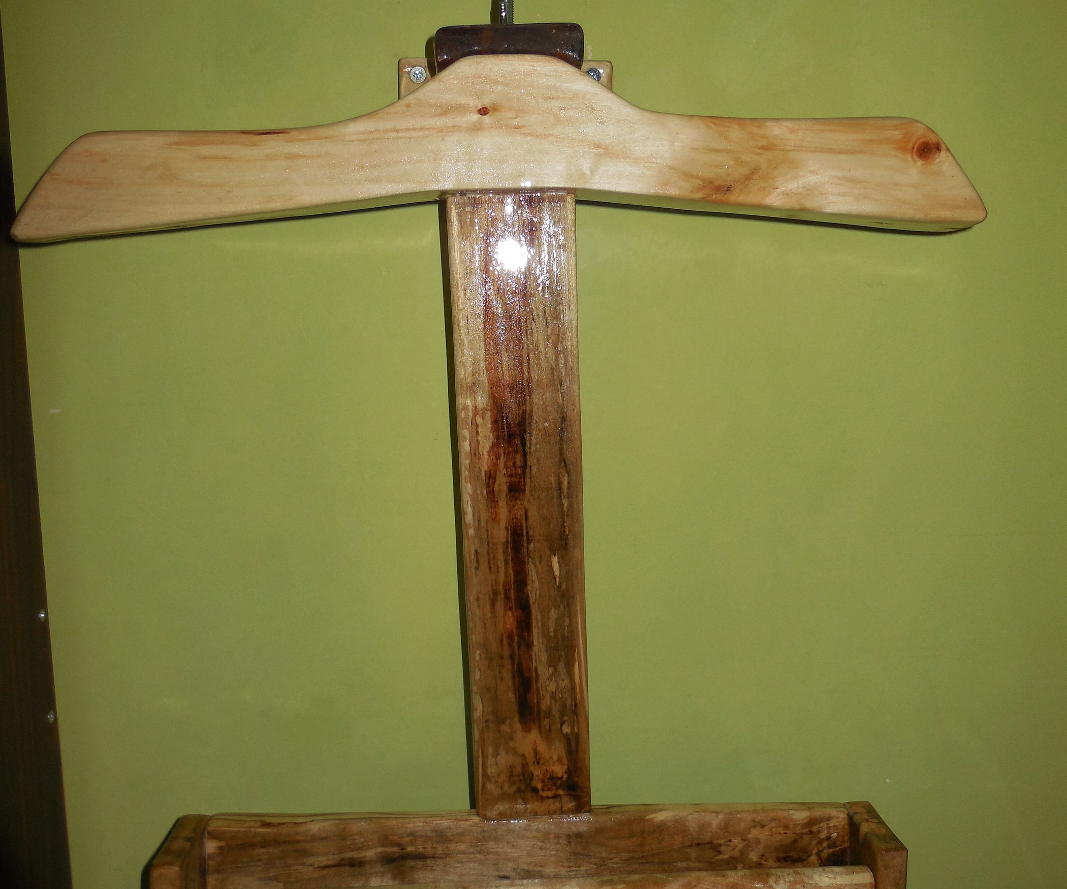 Wall Mounted Valet 5 Steps Instructables