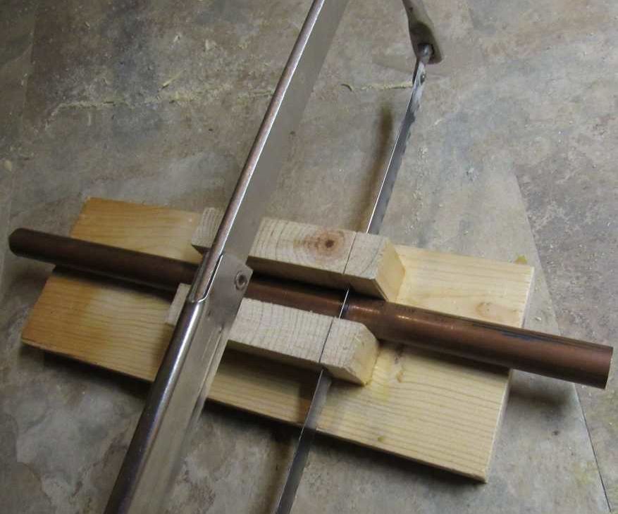 Hacksaw Miter Box : 3 Steps (with 