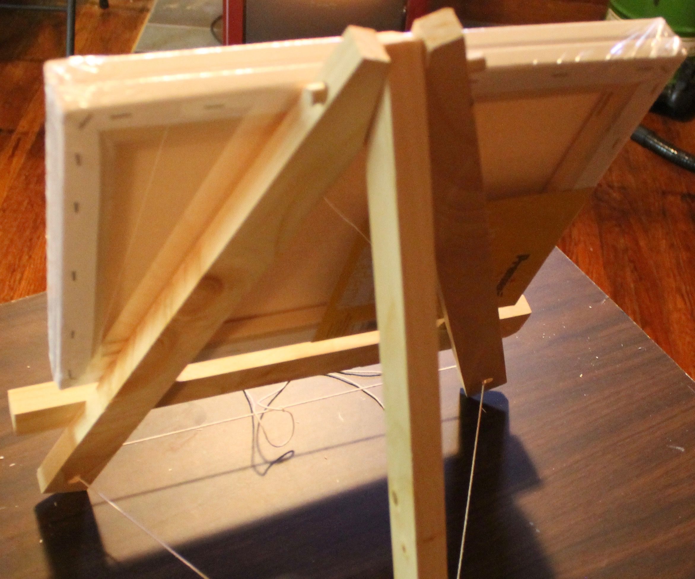 wood easel - simple and inexpensive DIY Project DIY Project Image