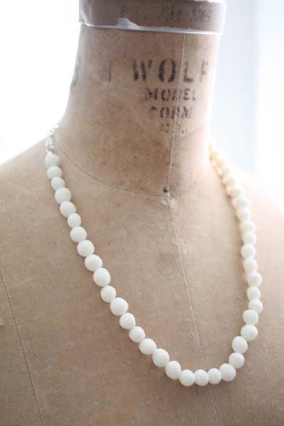 Easy Faux Pearl Necklace Made of 