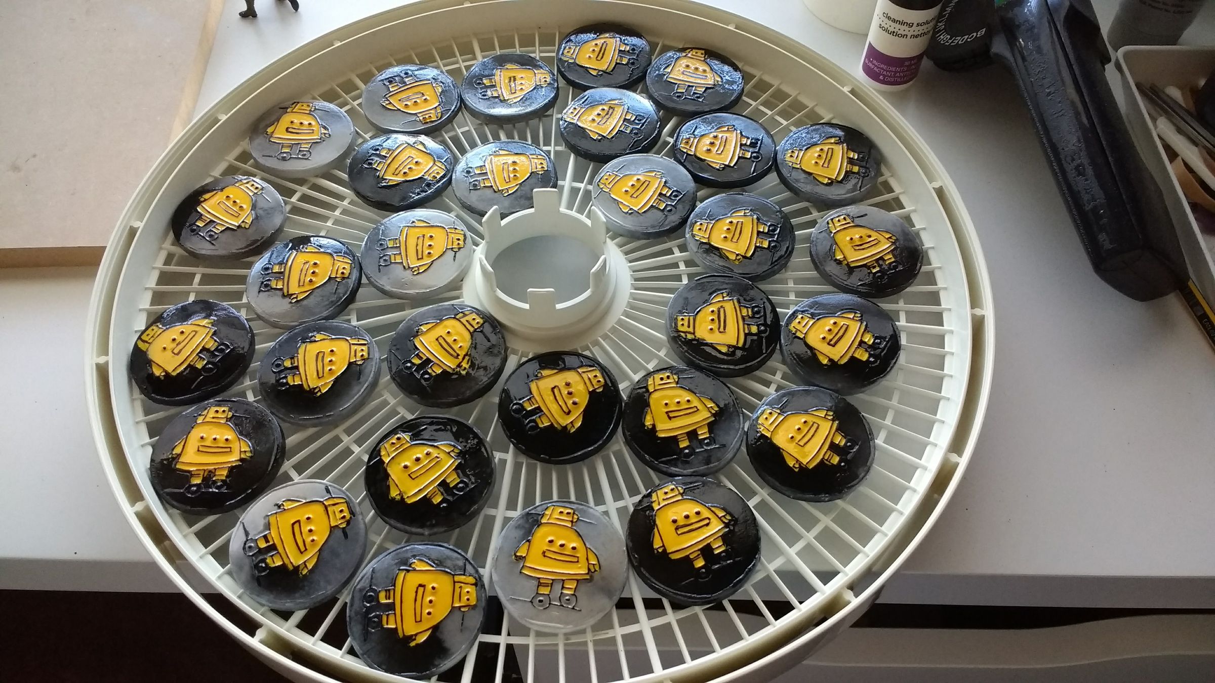 Make Your Own Challenge Coin or Geocaching Token : 13 Steps (with ...