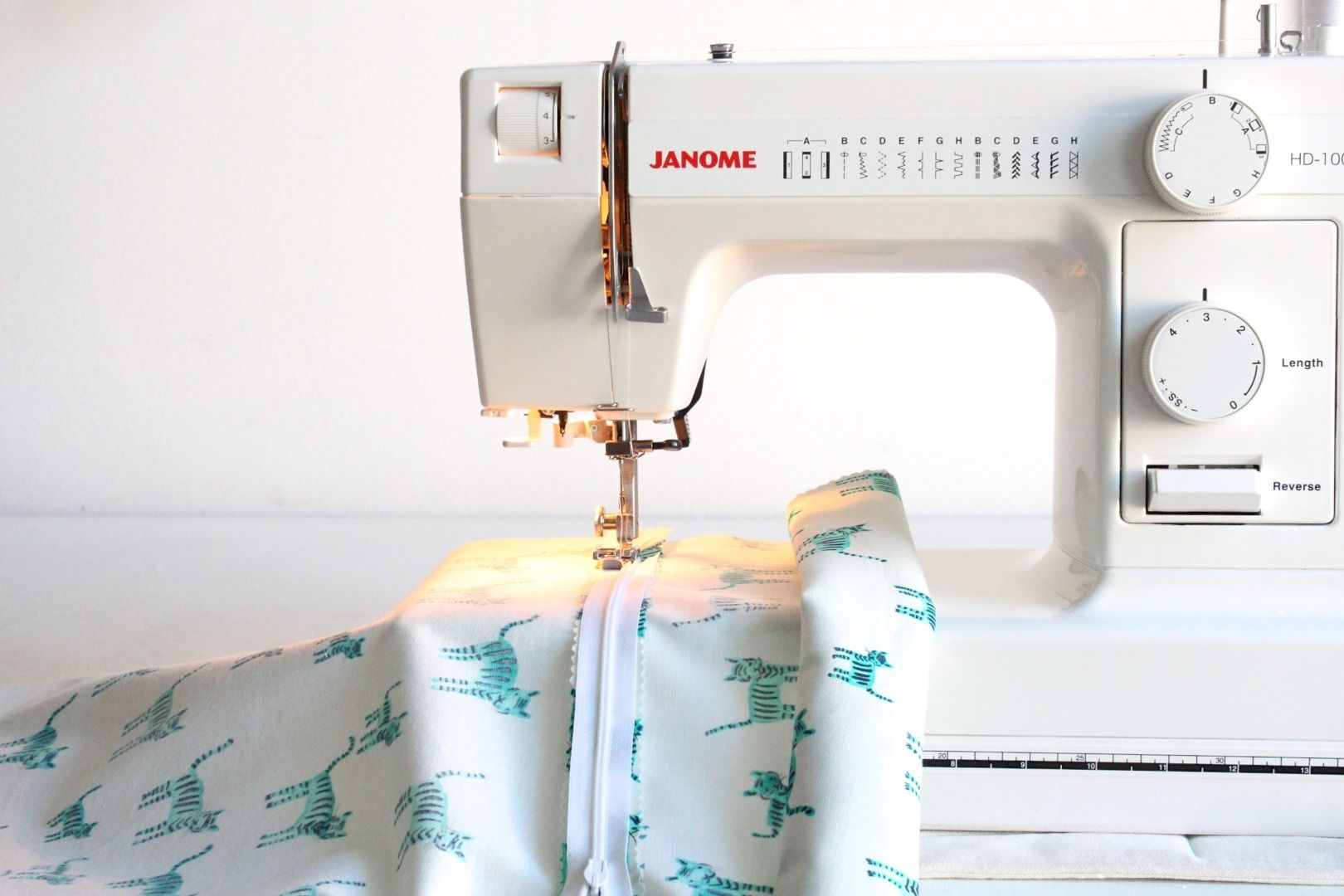 How to Sew a Zippered Pillow Cover 10 Steps (with Pictures