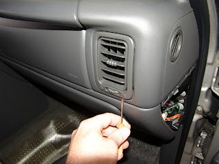 How To Remove Driverside/Passanger Side Temp Controll Actuators In 04 Chevy  Siverado : 53 Steps - Instructables How To Remove Driverside/Passanger Side Temp Controll Actuators In 04 Chevy  Siverado : 53 Steps - Instructables