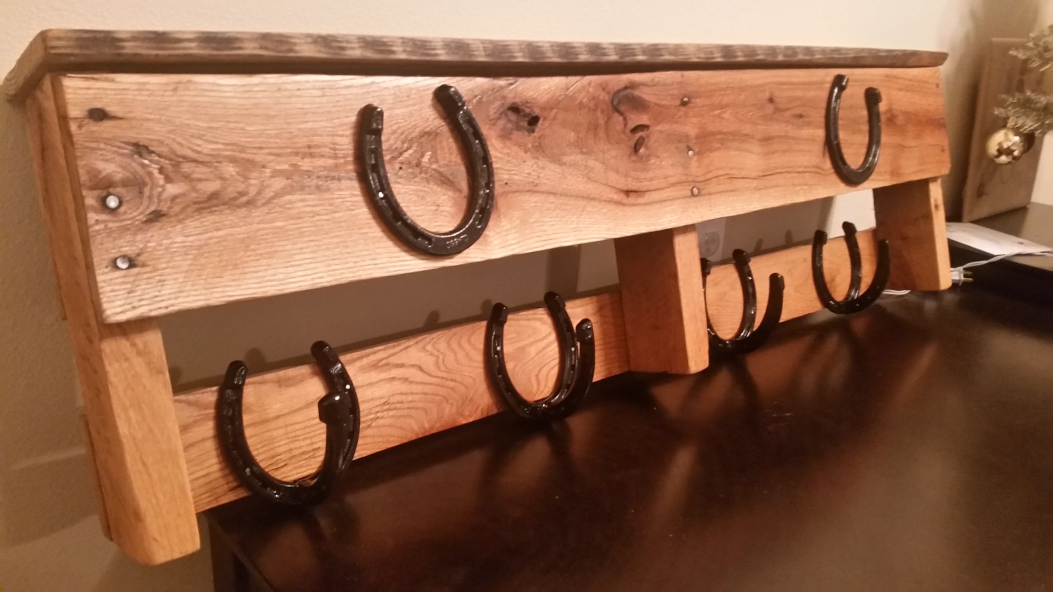 Pallet Horse Shoe Coat Rack and Very Useful Shelf. 3 Steps