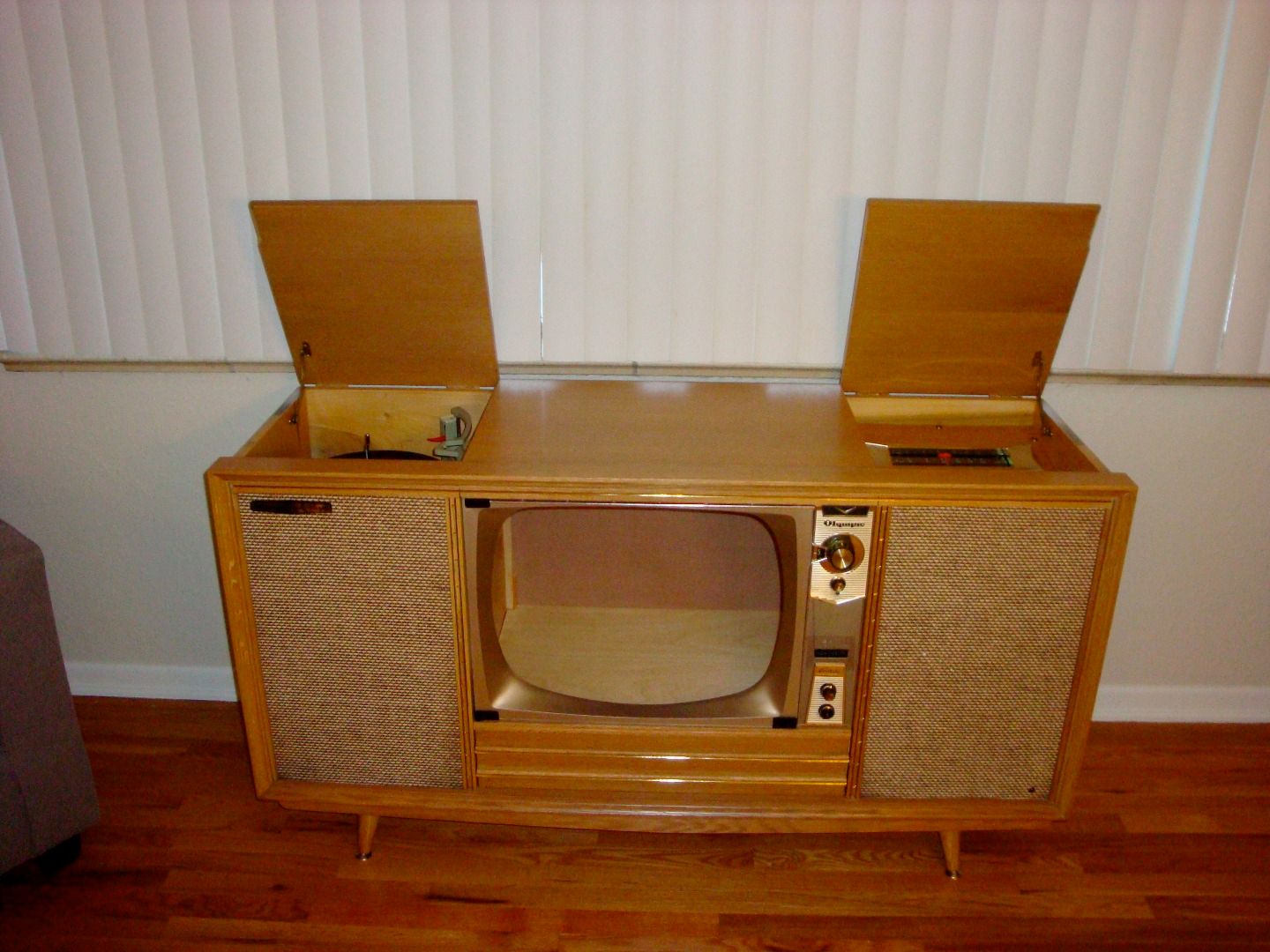Stereo Console Refurbish and Conversion 5 Steps (with Pictures