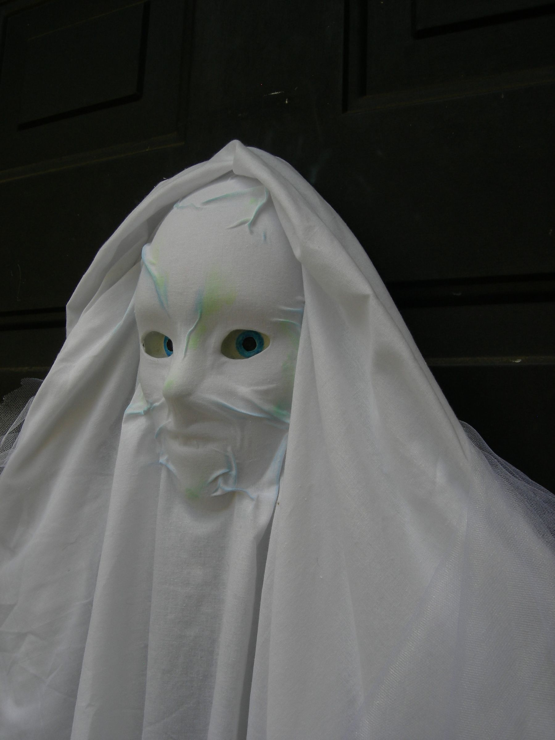 Tracking Ghost Door Decor (super Easy) 3 Steps (with Pictures