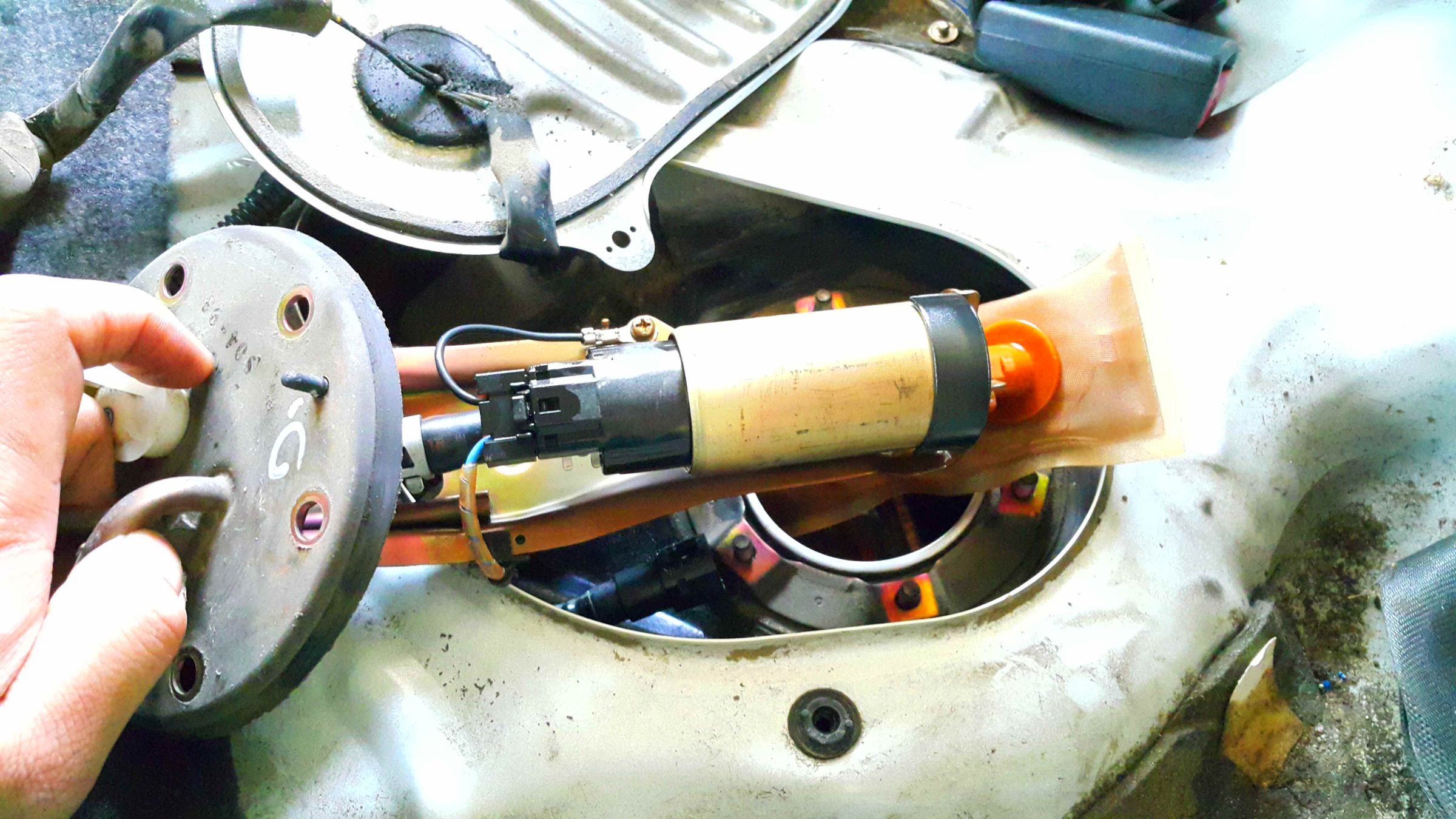 Replacing a Fuel Pump (Honda Civic 1999)! 8 Steps Instructables