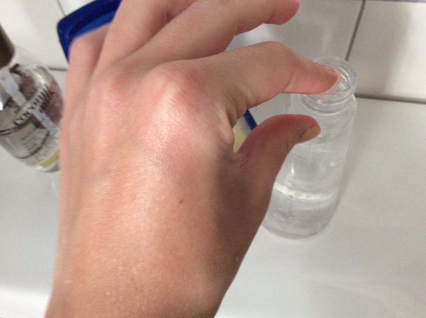 Two Ingredient Hairspray : 5 Steps - Instructables