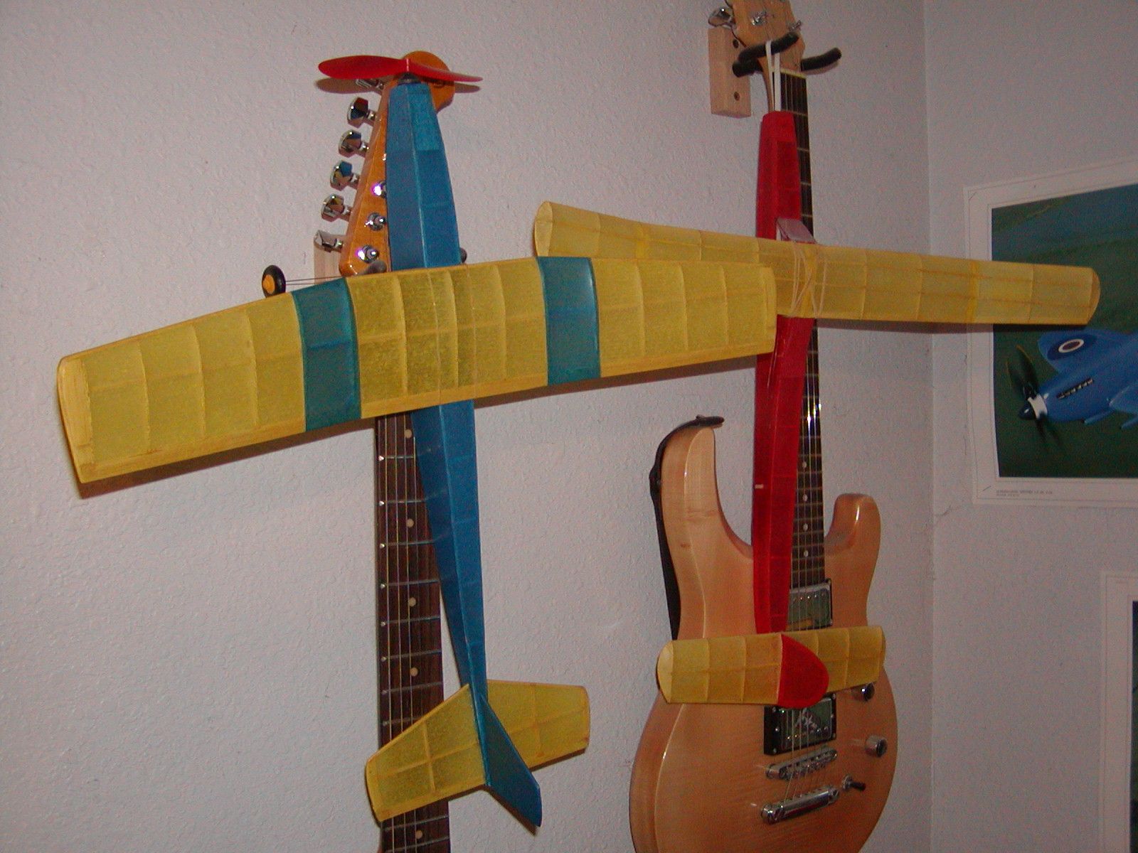 Covering a Model Airplane in Tissue 6 Steps (with Pictures