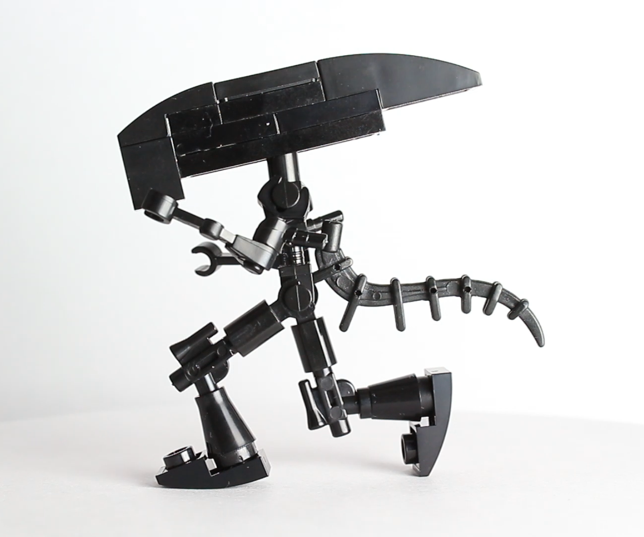 DIY guide for Create a fantastic Lego Xenomorph for Halloween with step-by-step instructions
