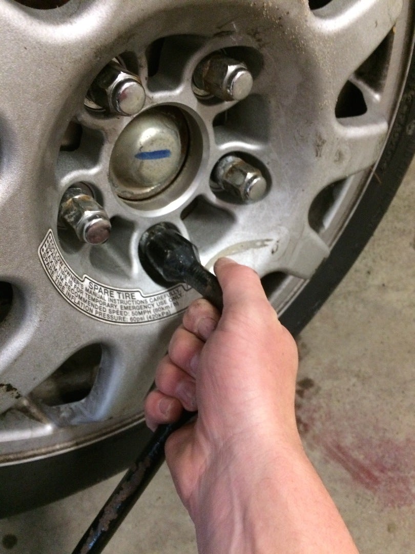 How to Change a Tire 13 Steps (with Pictures) Instructables