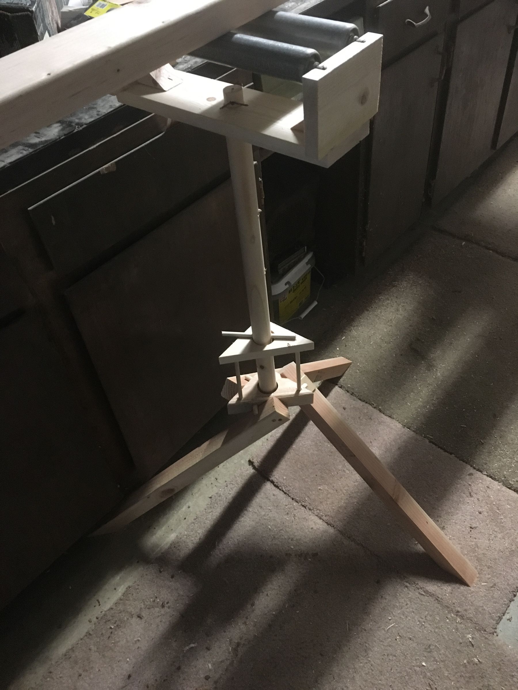 2x4 rolling stand DIY Project DIY Project Image