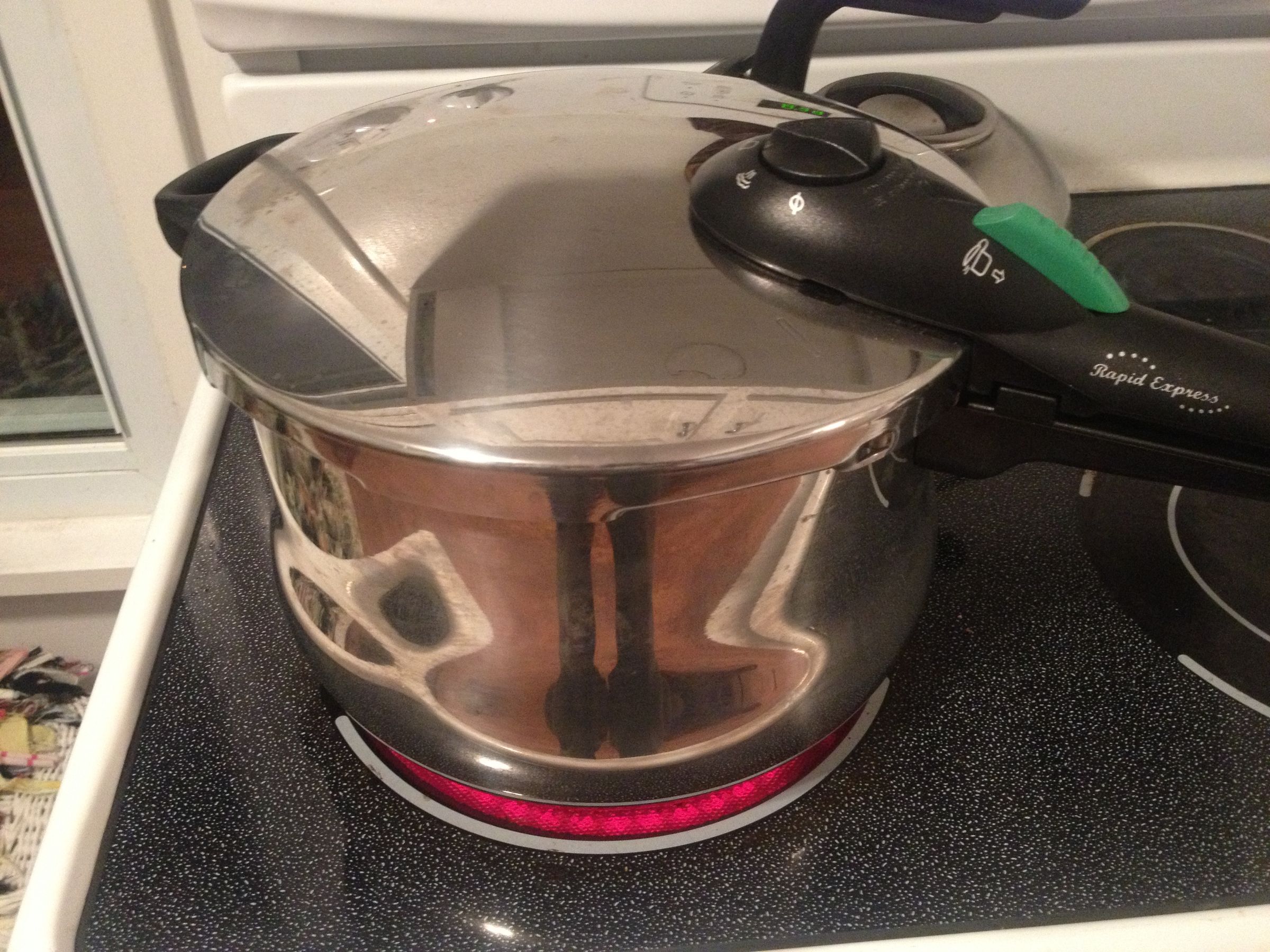 How to Sterilize Autoclavable Materials at Home Using a Pressure Cooker