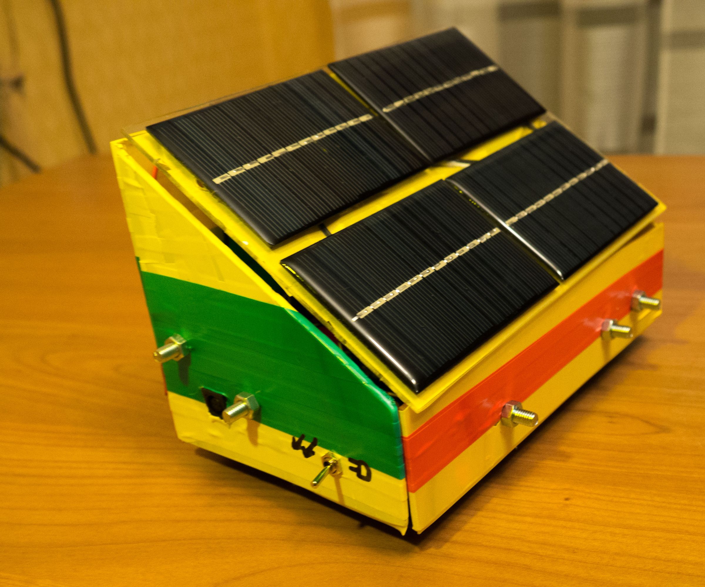 4s 18650 li-ion battery cell charger powered by sun DIY Project DIY Project Image