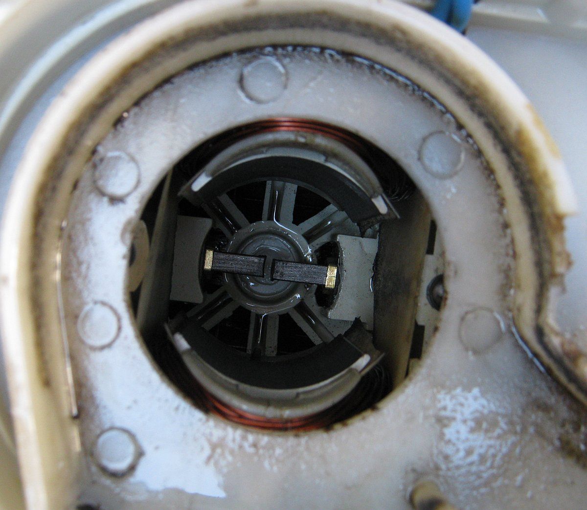 Fix an Electric Chainsaw Dripping Oil 4 Steps Instructables