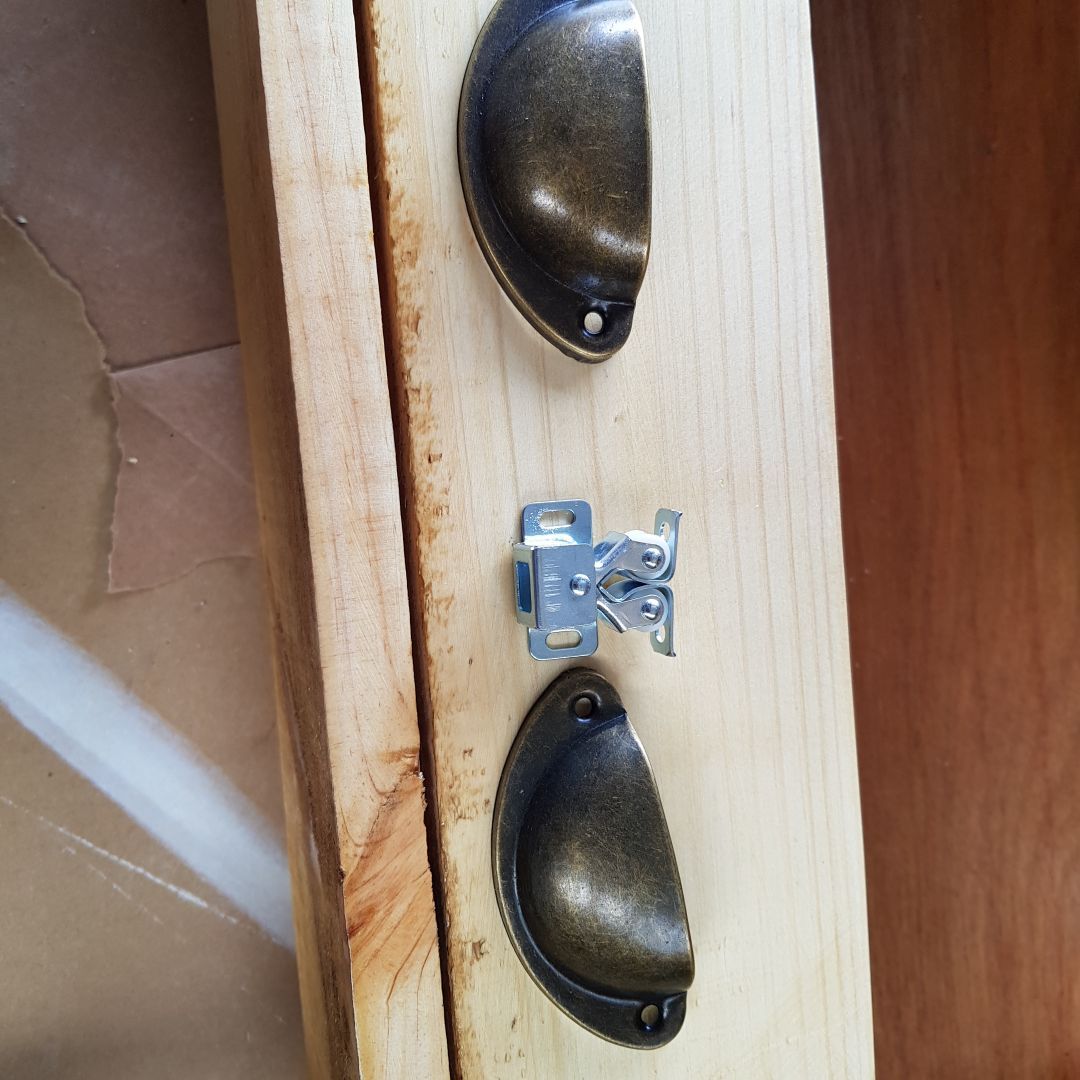 Wall Mounted Drop Down Pallet Bar 10 Steps (with Pictures