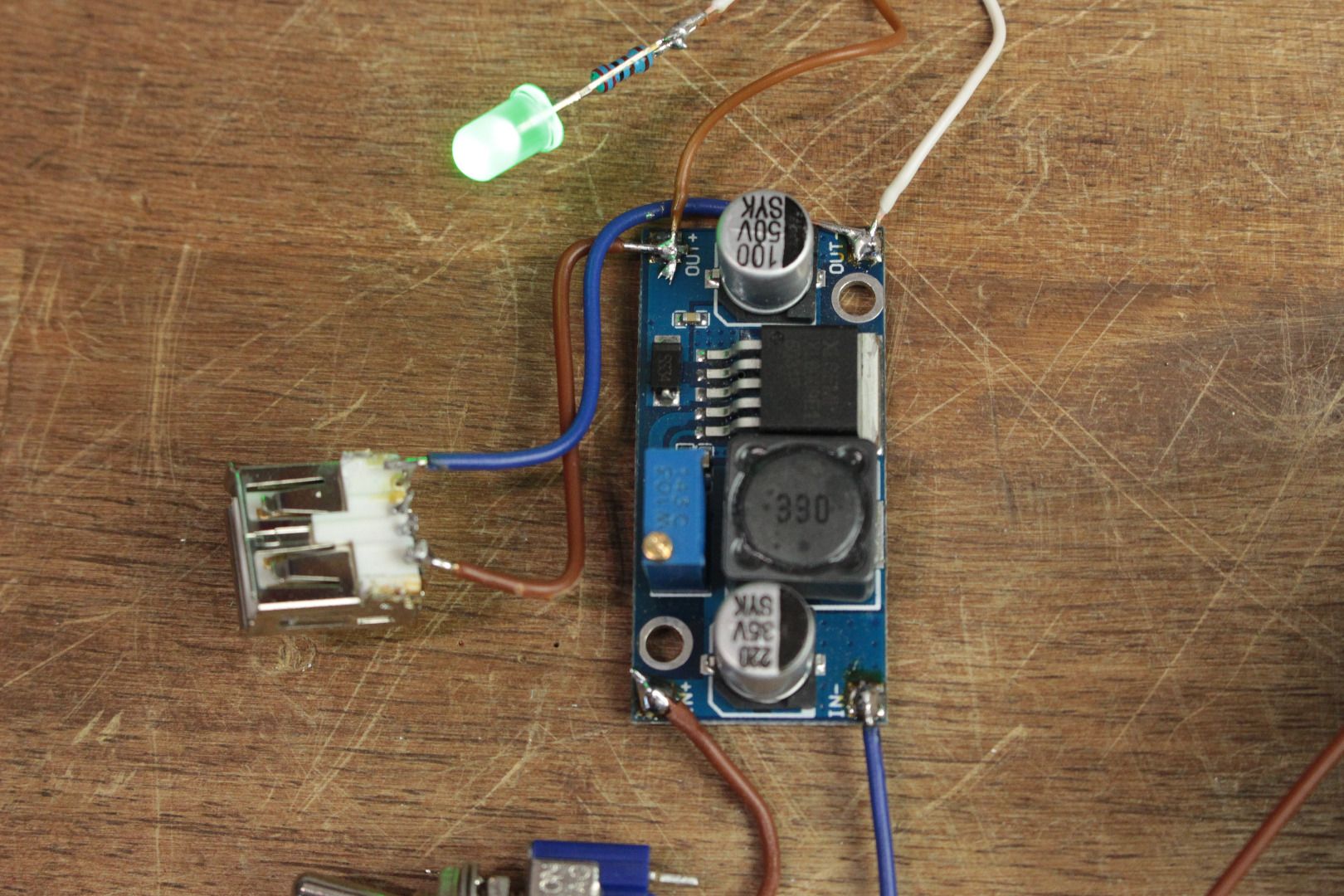 Convert Your Old Laptop Battery Into a Power Bank : 4 Steps (with