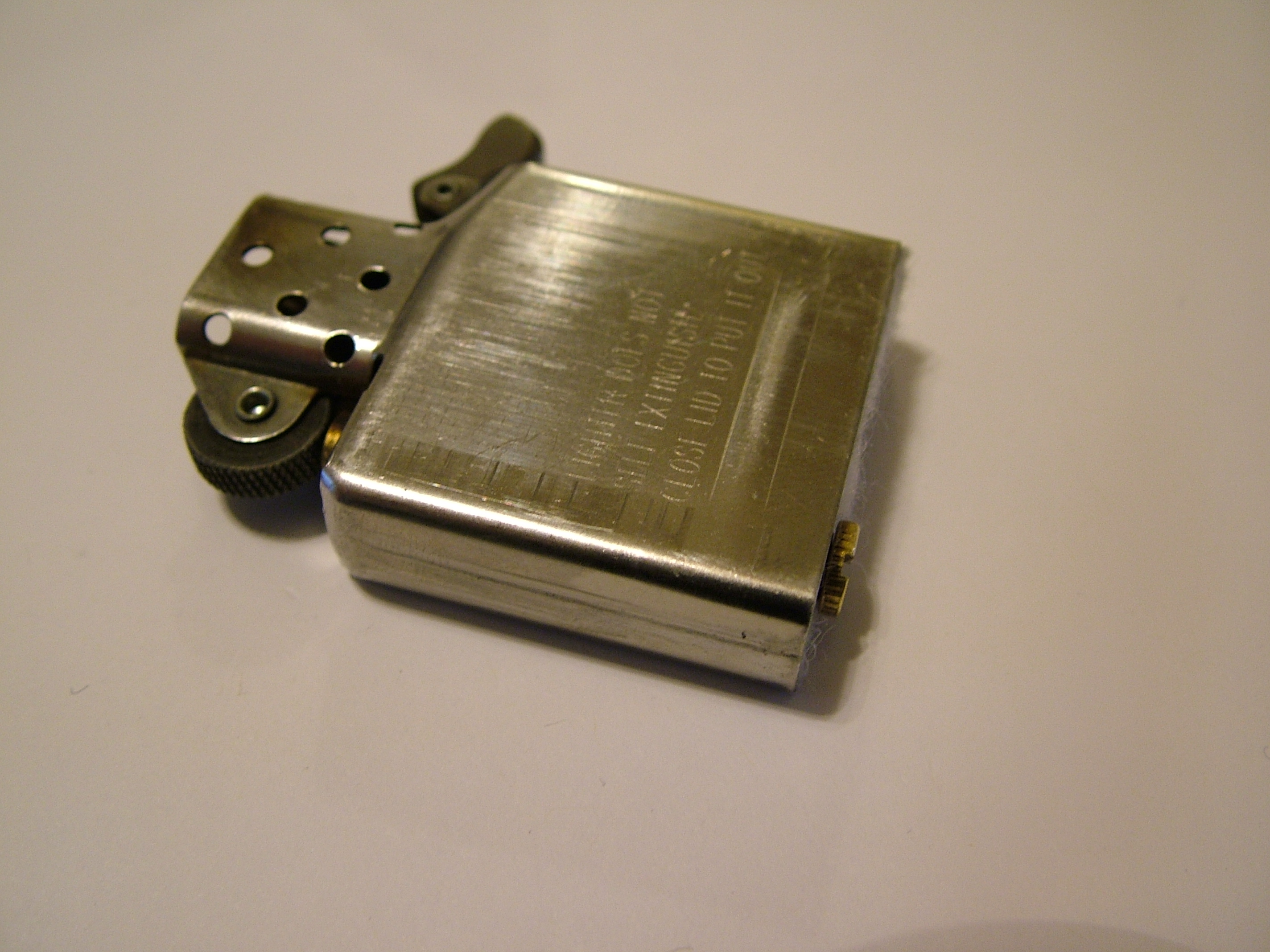 Replace Your Zippo Flint With Flint From a Dead BIC 4 Steps