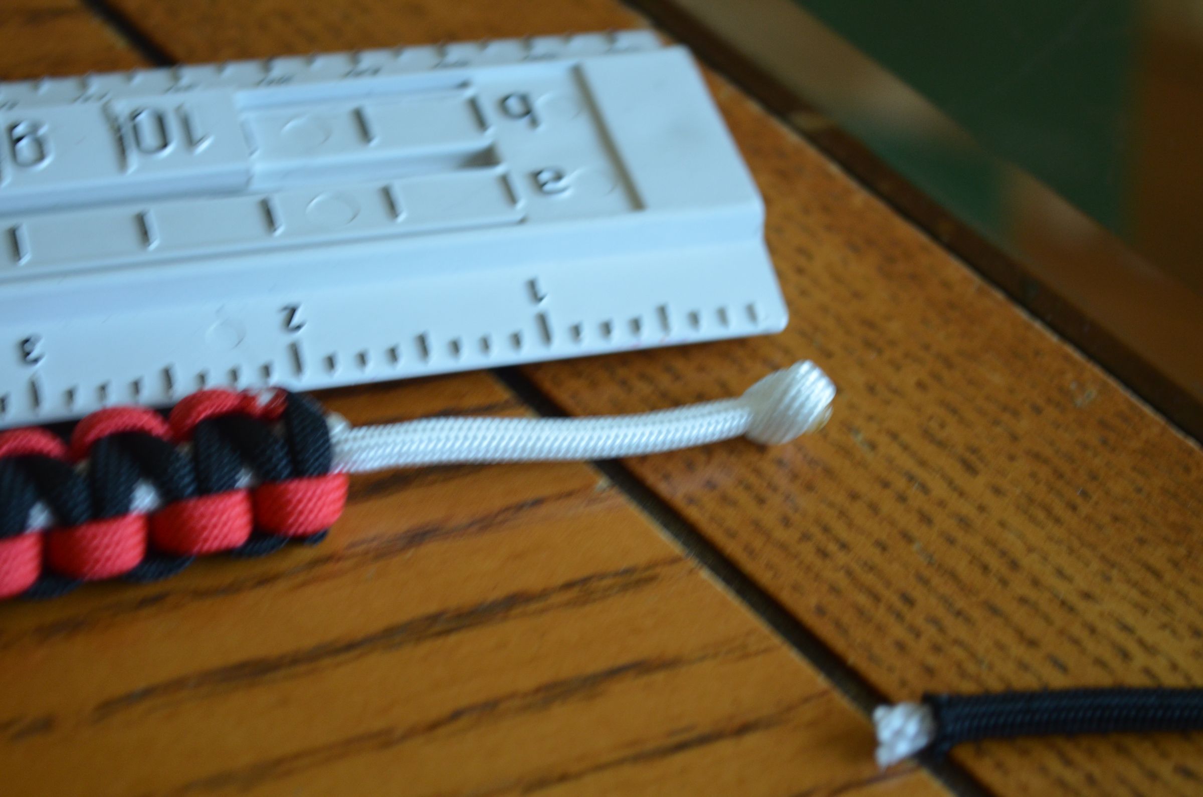 HowTo Adjustable Paracord Bracelet 10 Steps (with Pictures