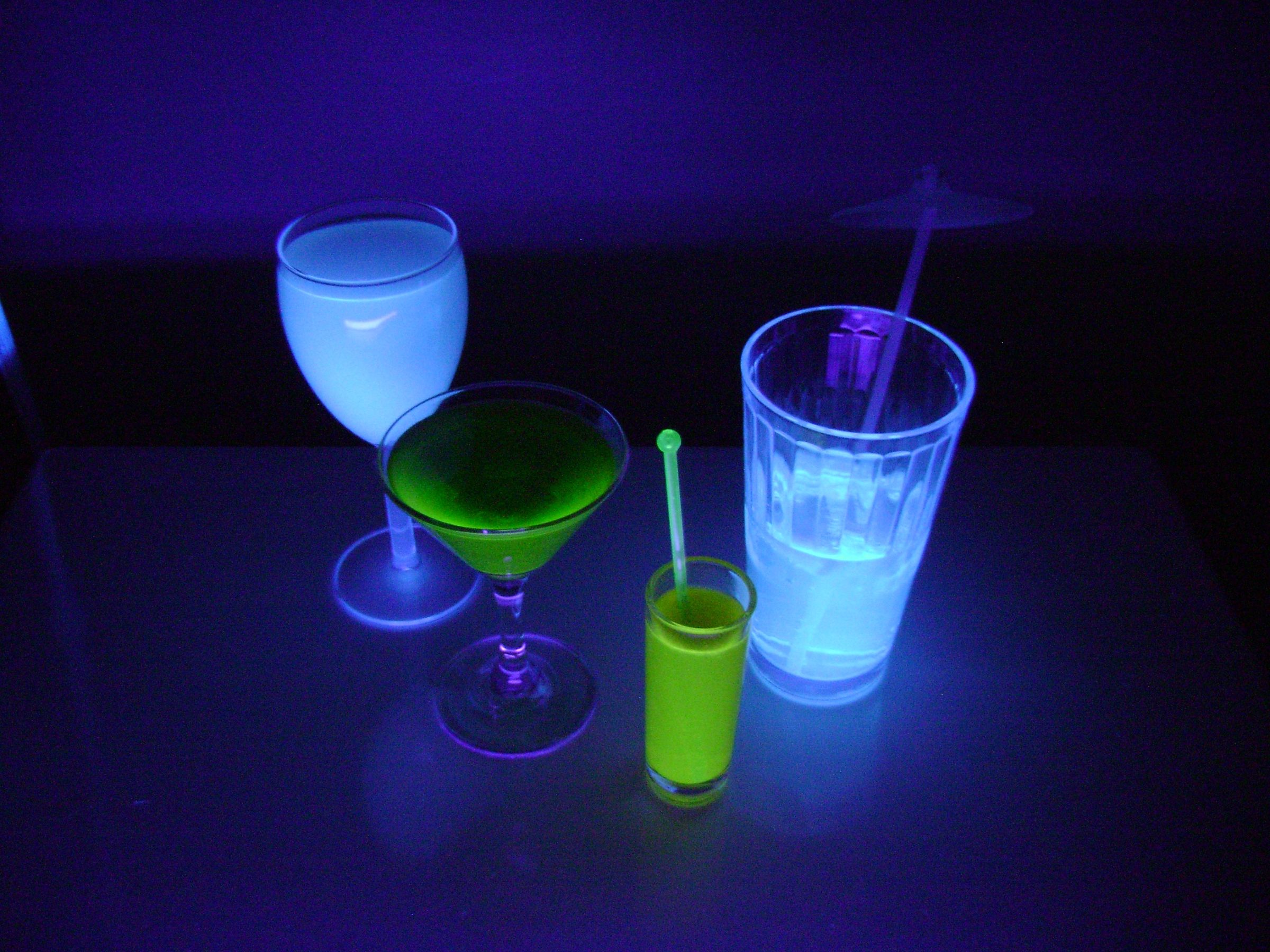 TRON Inspired Glow in the Dark Drinks 3 Steps (with Pictures