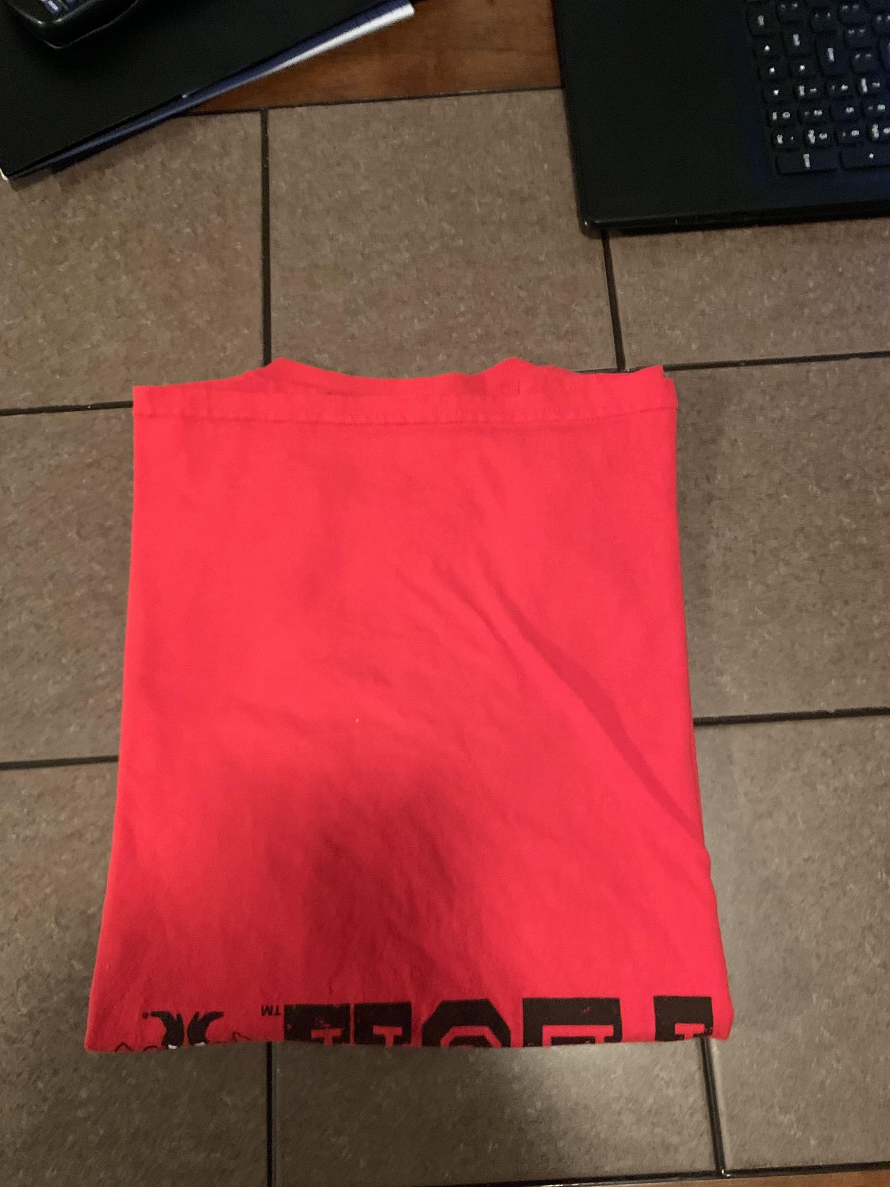 How to Fold a Shirt Like Retail Stores 17 Steps Instructables
