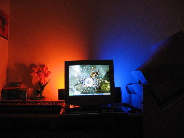 Sistema de luz ambiental, centro de medios, teclado MIDI