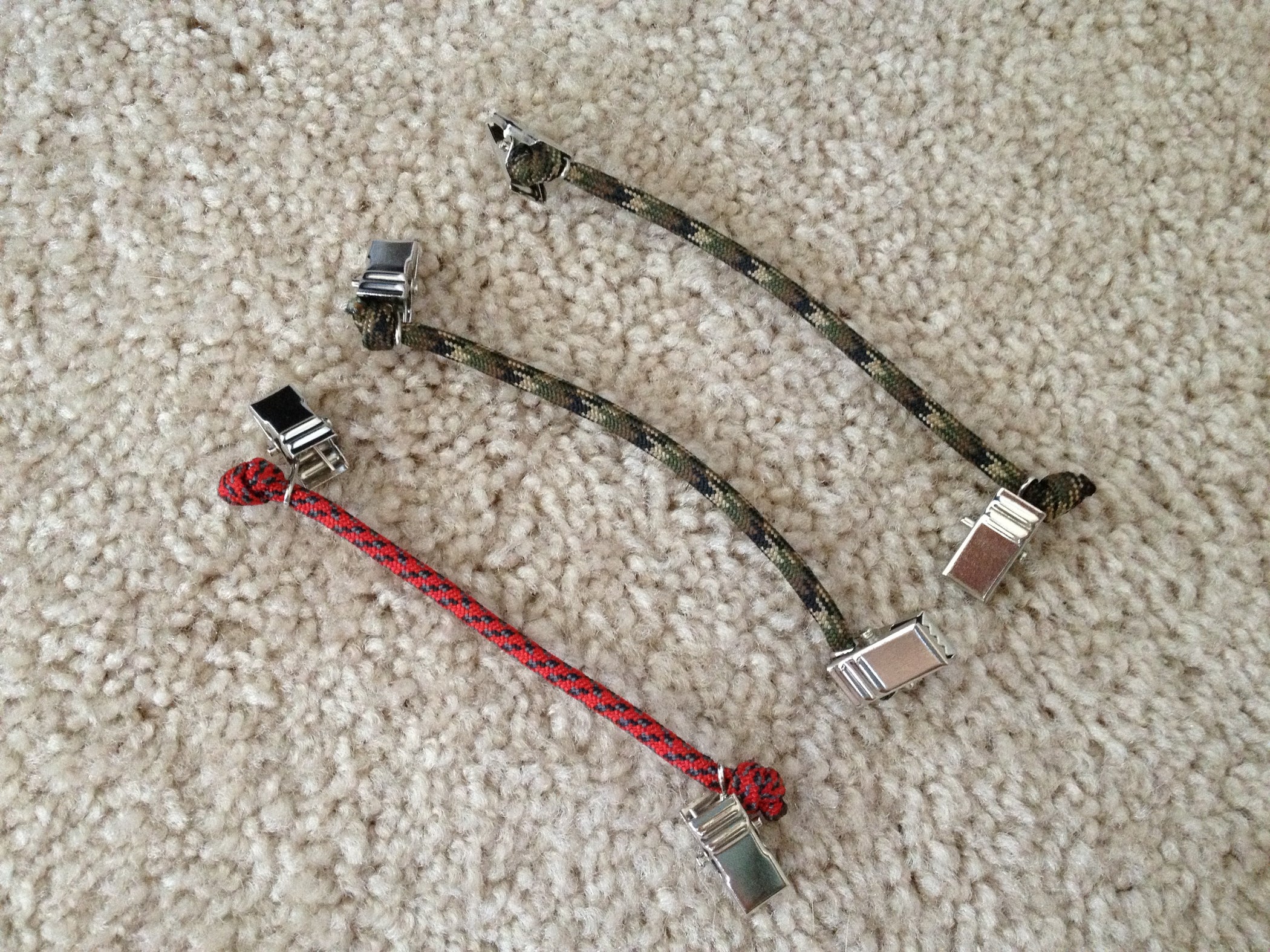 DYI Paracord Hat Clip to Keep Your Hat From Blowing Away 6 Steps