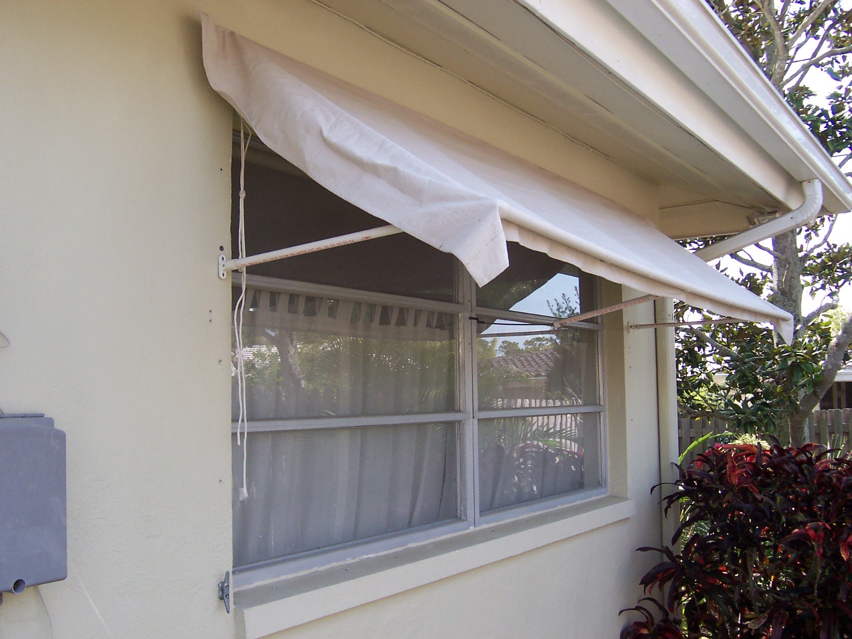Retractable Window Awning Made of PVC Frame & Drop Cloth Fabric 12