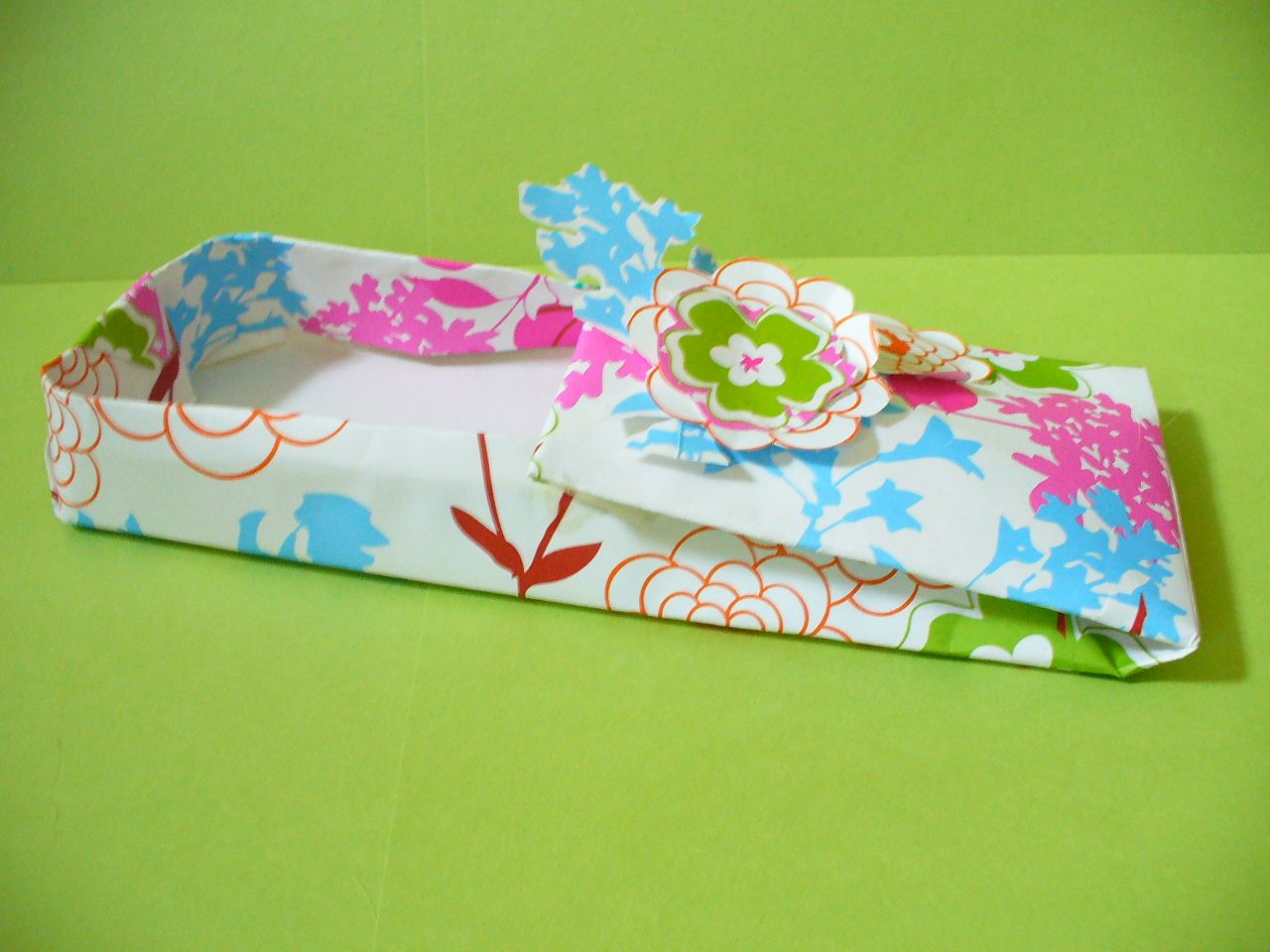Step-by-step guide for how to make paper slippers DIY Project DIY project