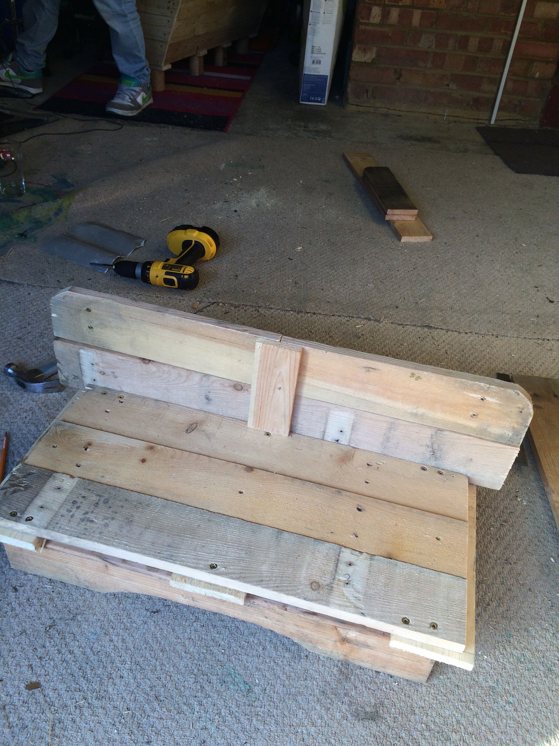 Two Pallets Herb Trough 4 Steps (with Pictures) Instructables