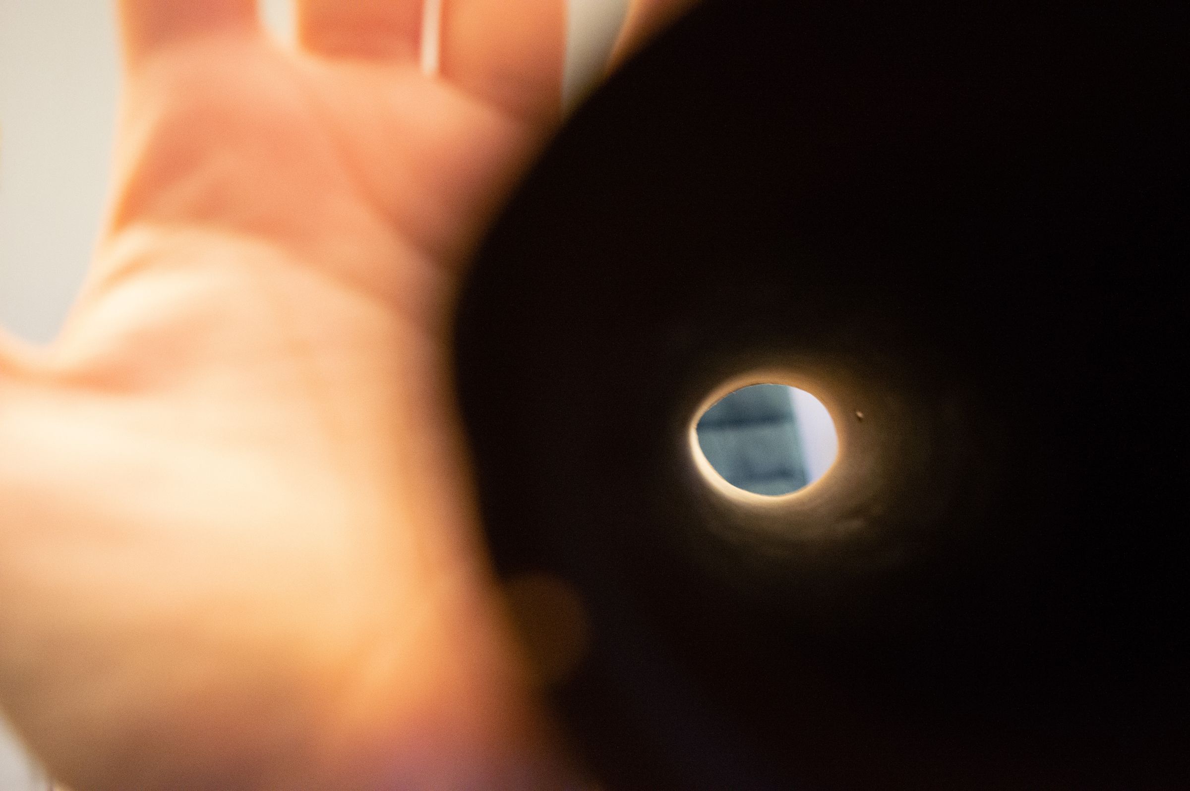 Hole in Your Hand Illusion 4 Steps (with Pictures) Instructables