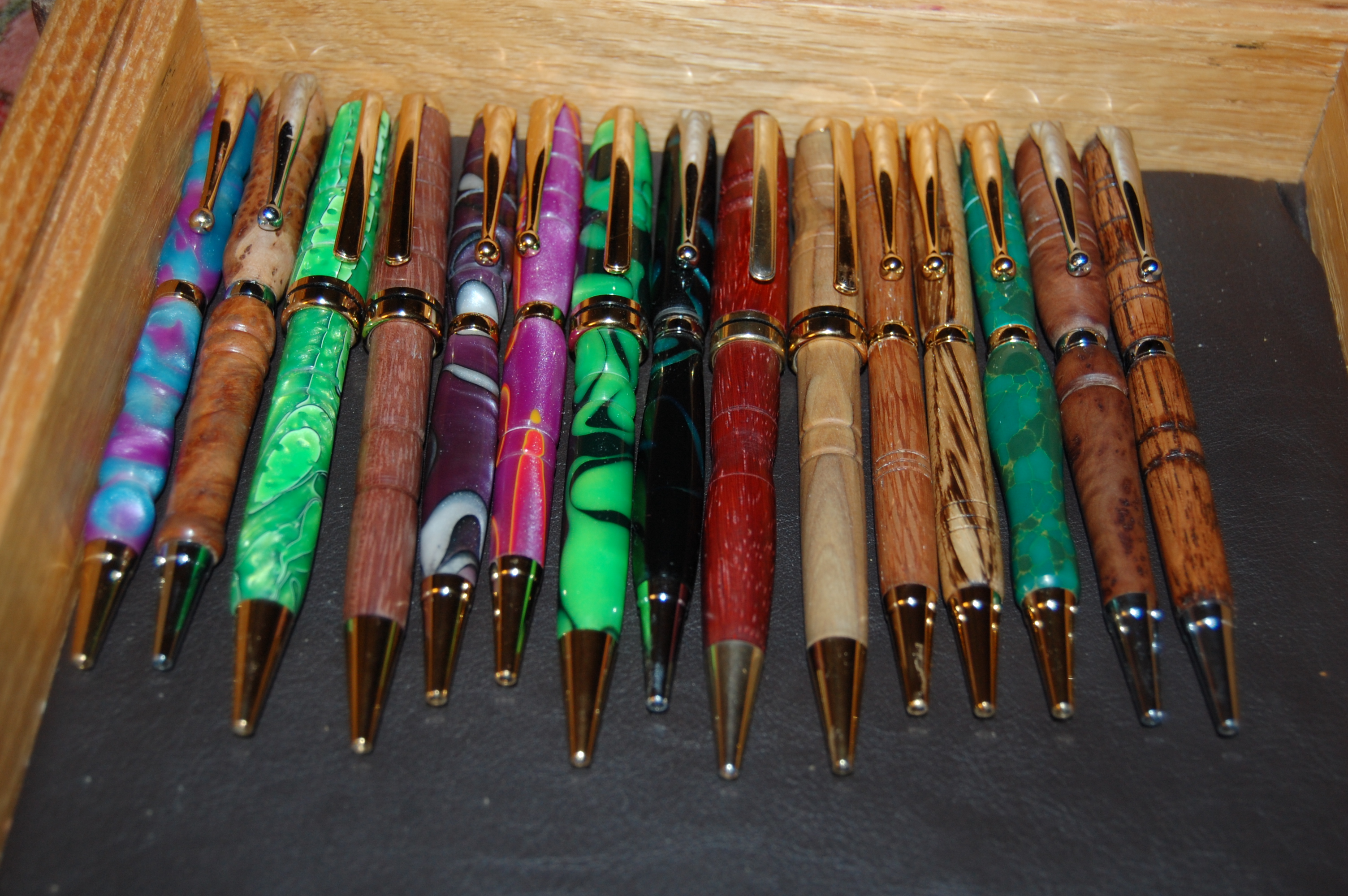 Guide to Turning Acrylic Pens (Video Guide) 10 Steps (with Pictures