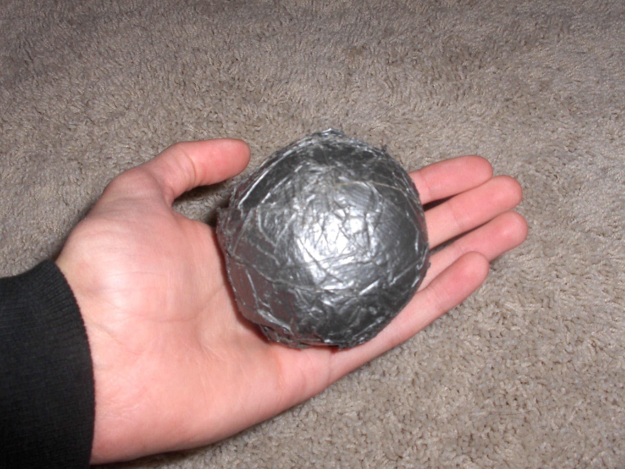 How to Make a Heavy Duct Tape Tennis Ball (Pitcher's Ball) 5 Steps