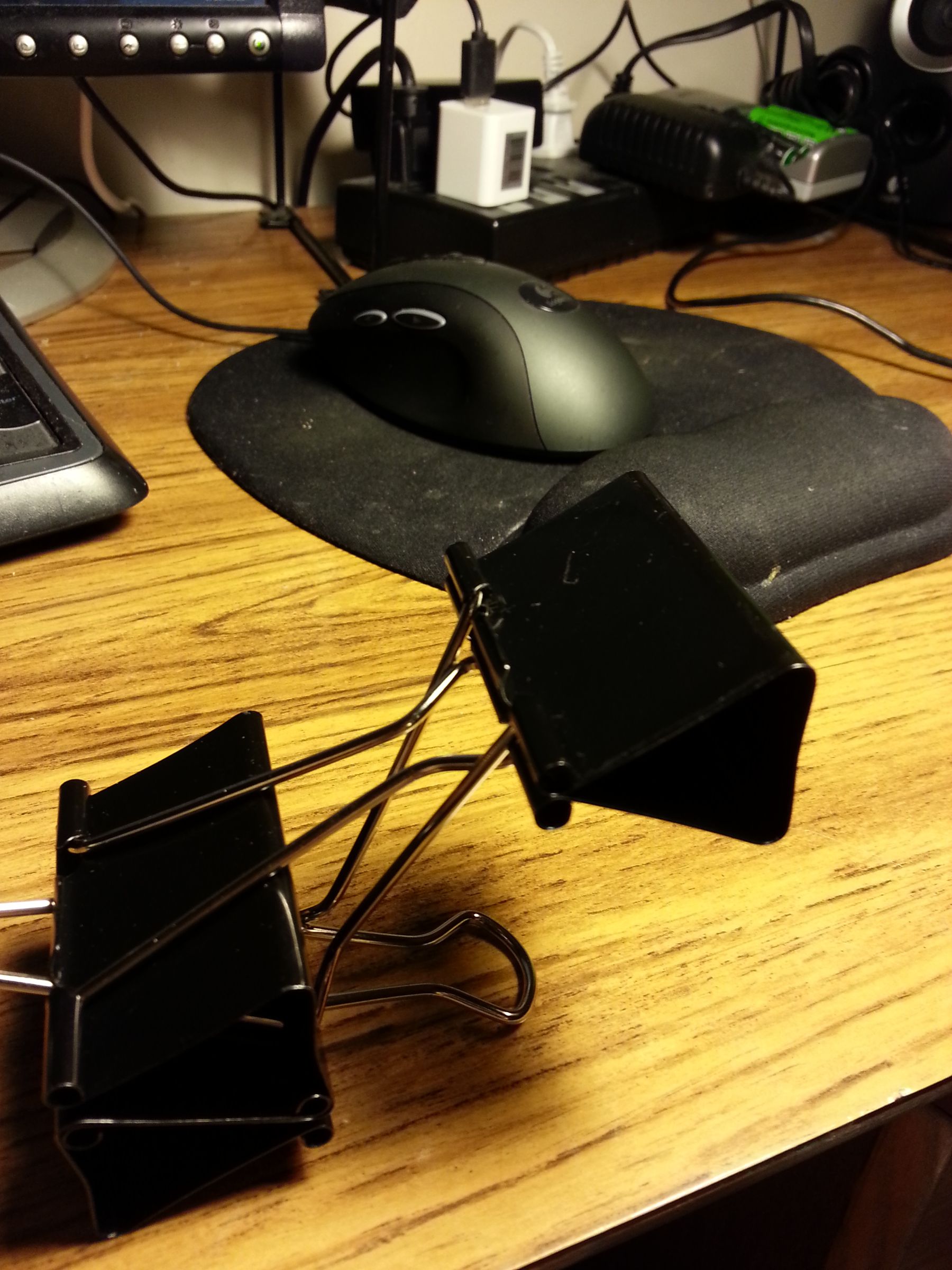 Binder Clip Phone Stand (w/Charger) 7 Steps Instructables