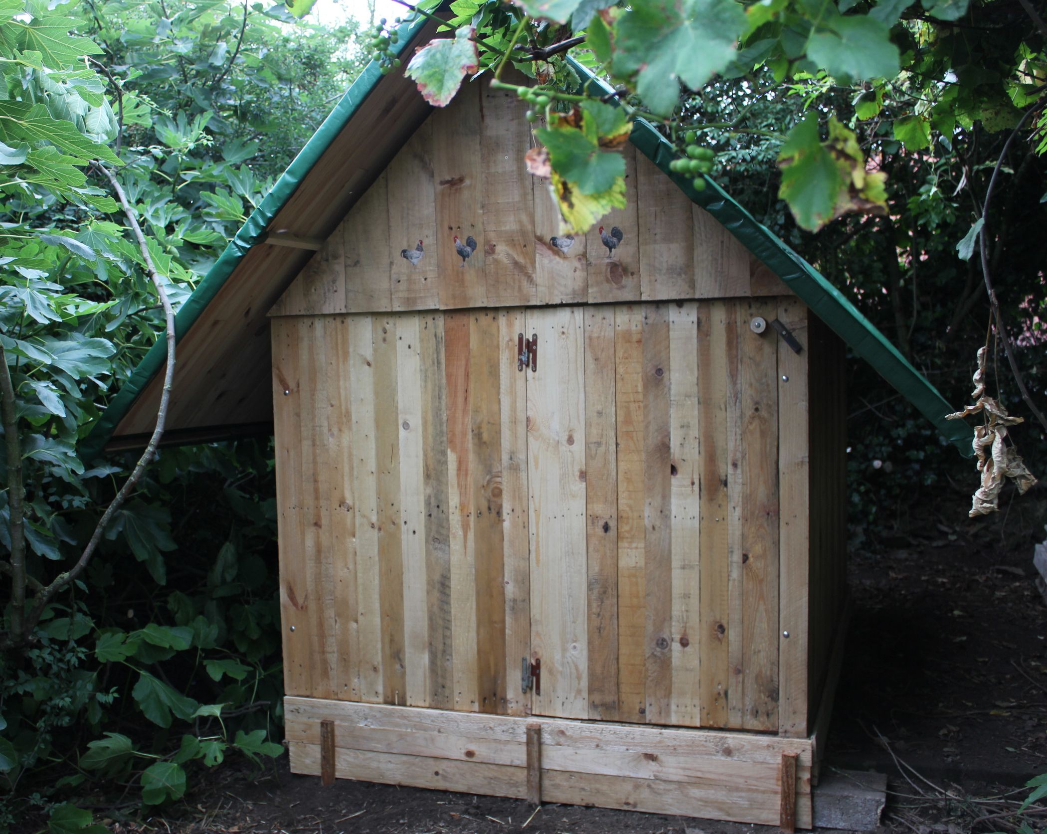 Pallet Wood Hen House & Prototype for Our Own Tiny House Assembly