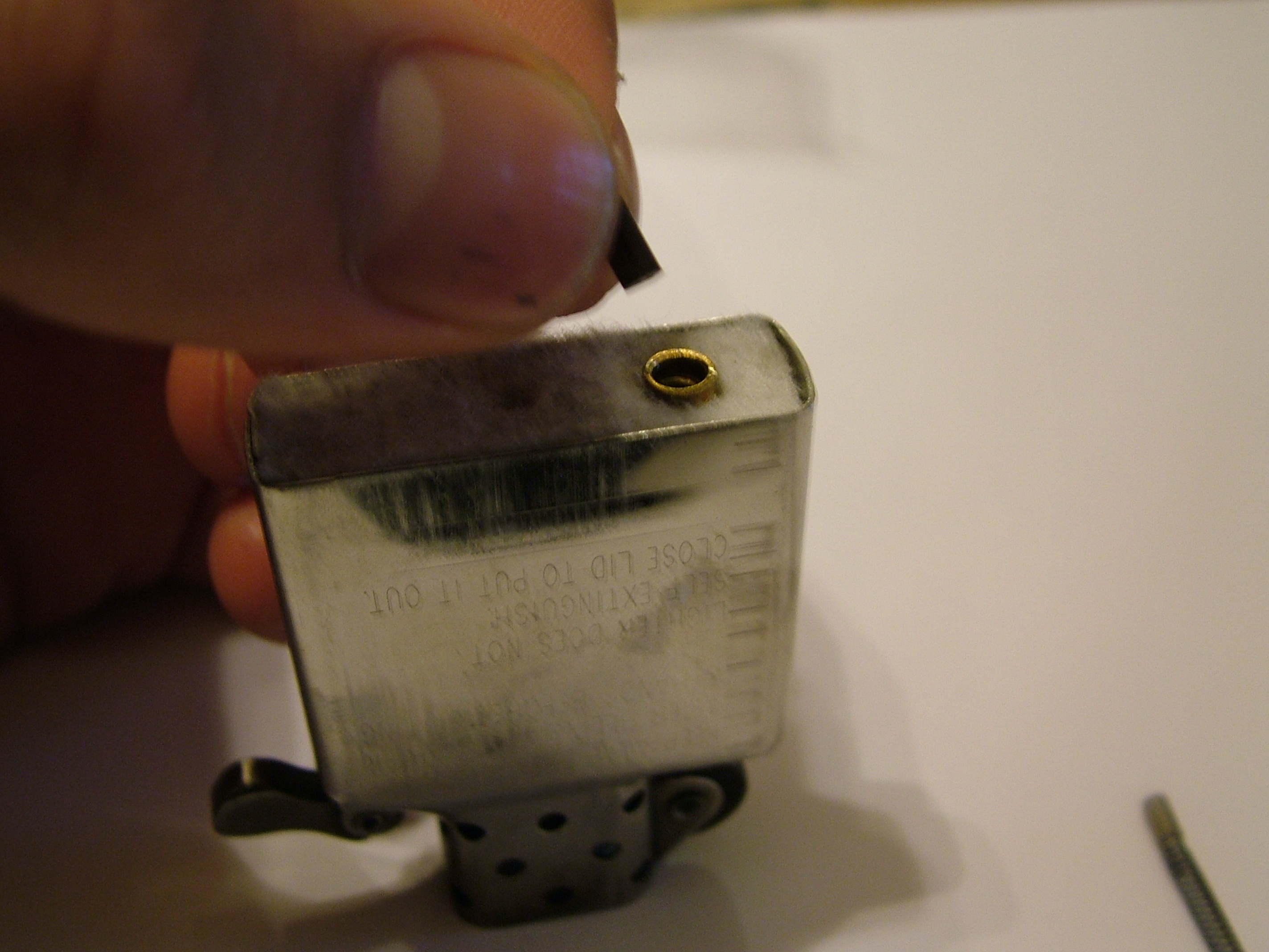 Replace Your Zippo Flint With Flint From a Dead BIC 4 Steps