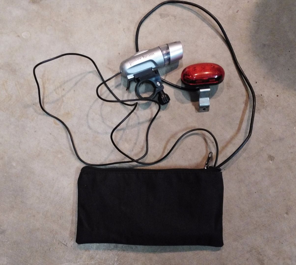 USBRechargeable Battery Pack for Bicycle Lighting 3 Steps