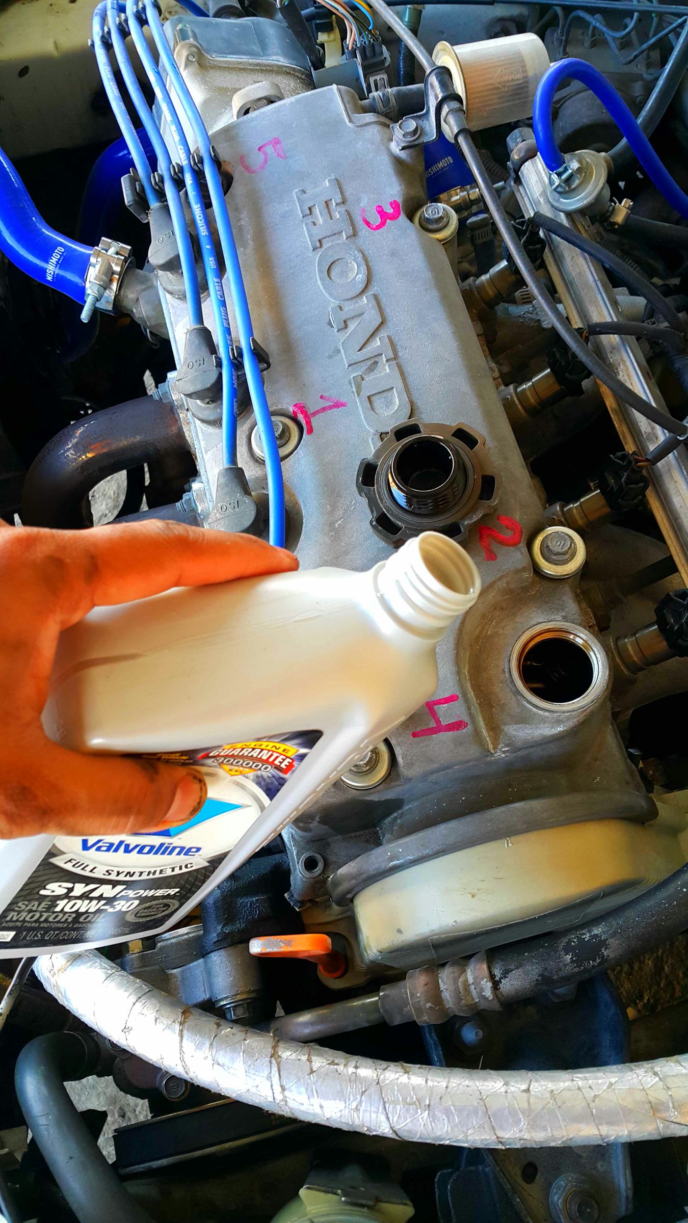 Changing Engine Oil and Filter! Honda Civic 1999 D15B Engine. 5