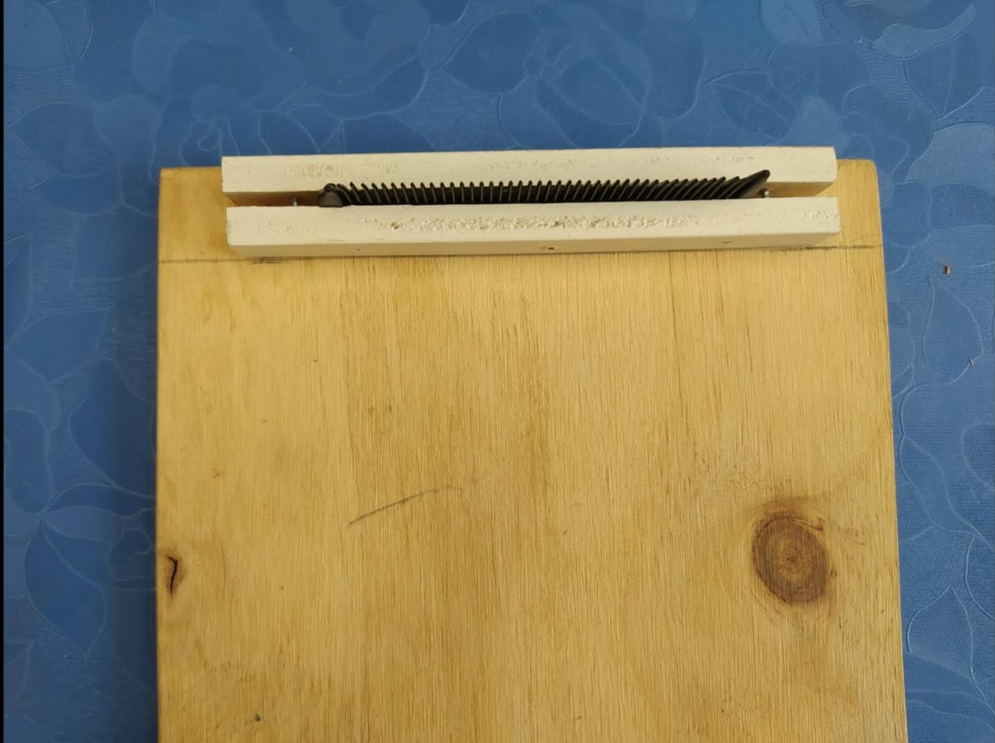 Loom With Combs 10 Steps (with Pictures) Instructables