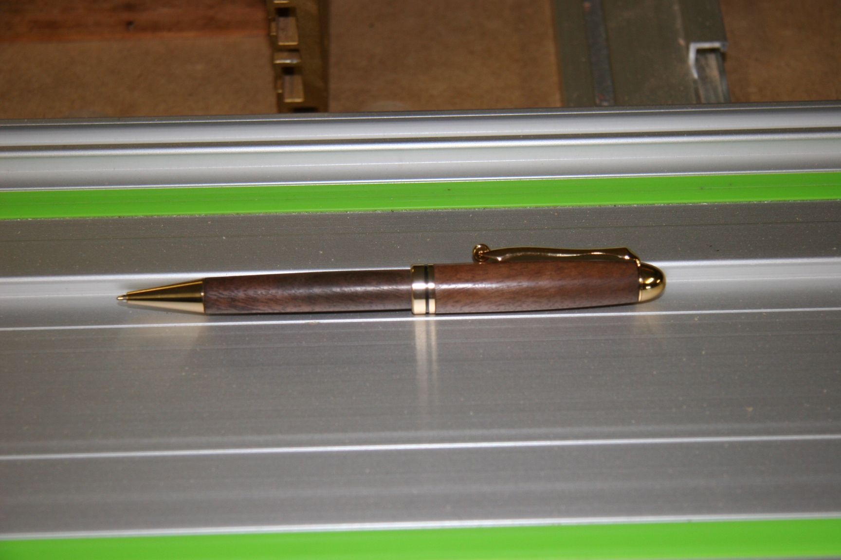 Turrning a European Style Wooden Pen 4 Steps (with Pictures