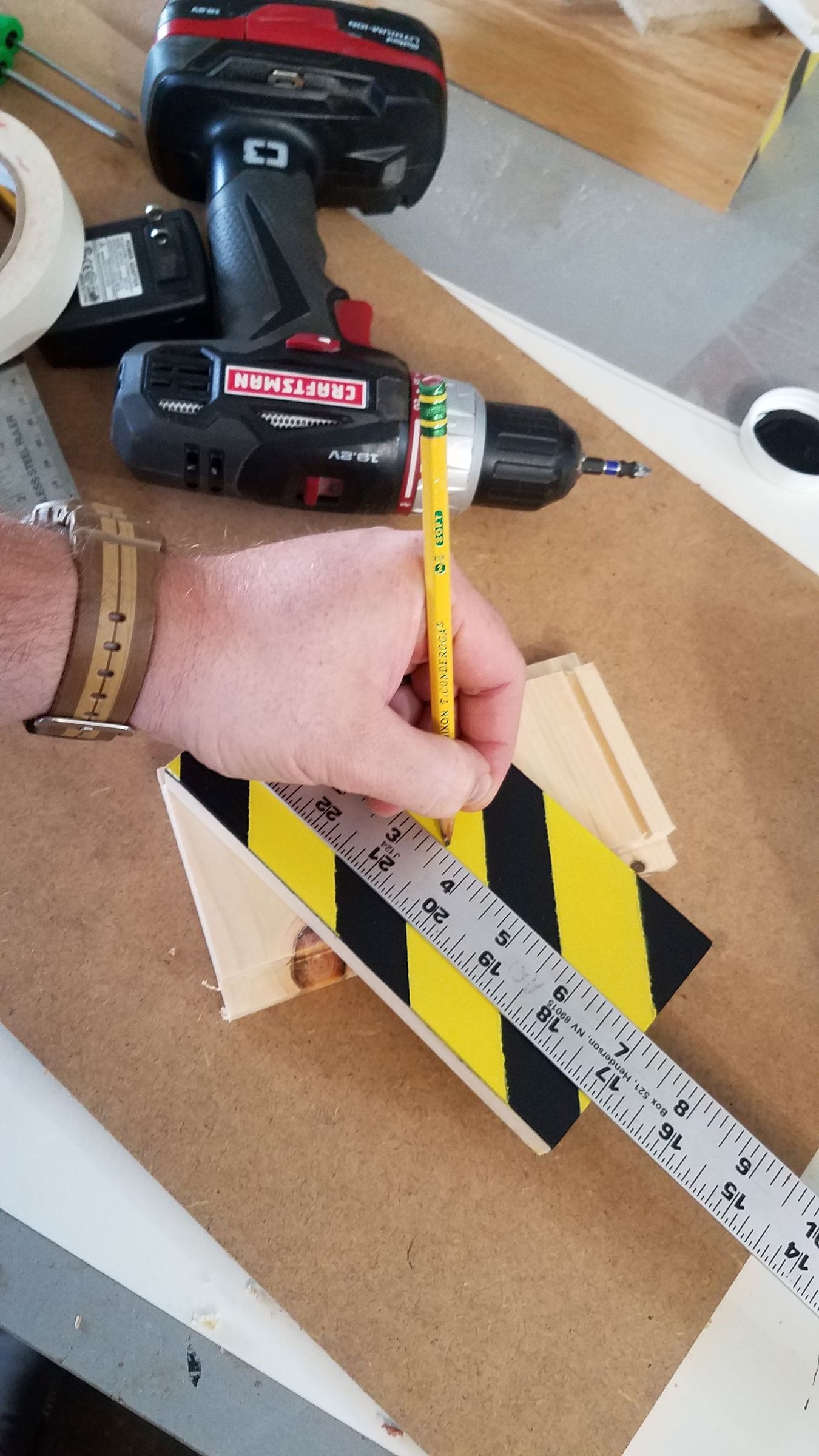 DIY Classroom Stoplight (Noise Management Tool) 12 Steps (with