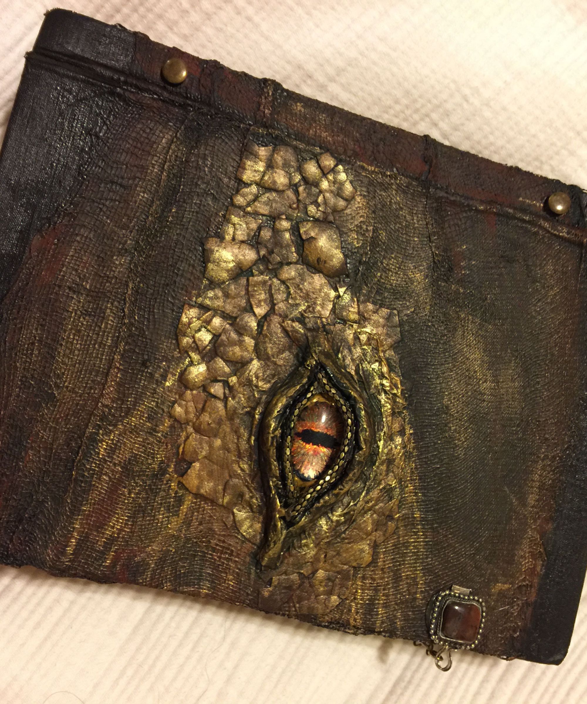 Make a Dragon Eye, Secret Compartment Book Introduction